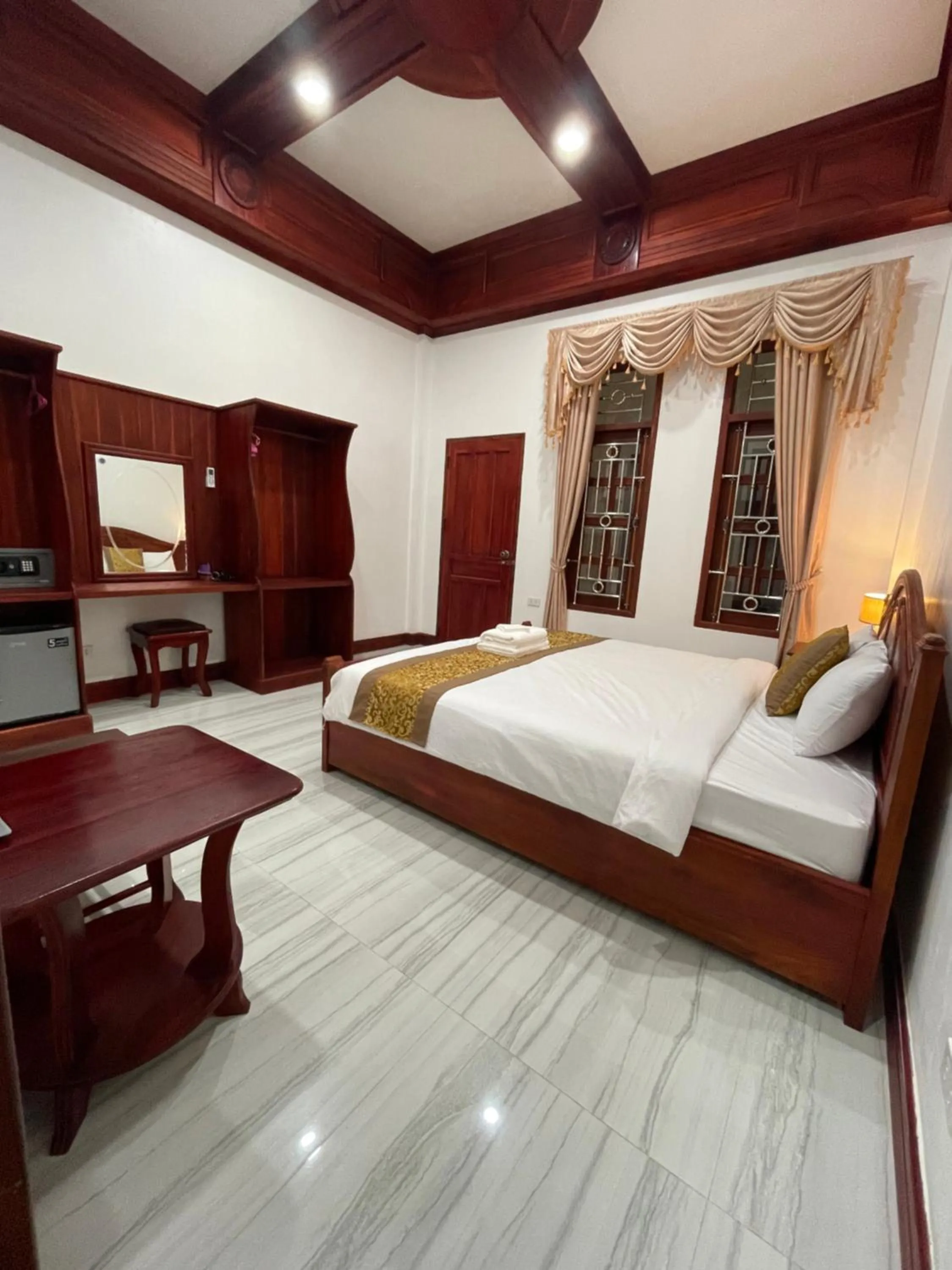 Photo of the whole room, Bed in PhaiLin Hotel