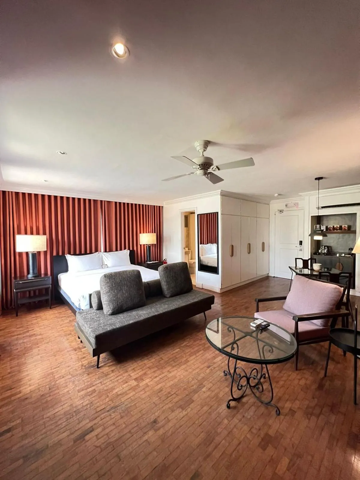 The Henry Suites MiraNila Quezon City