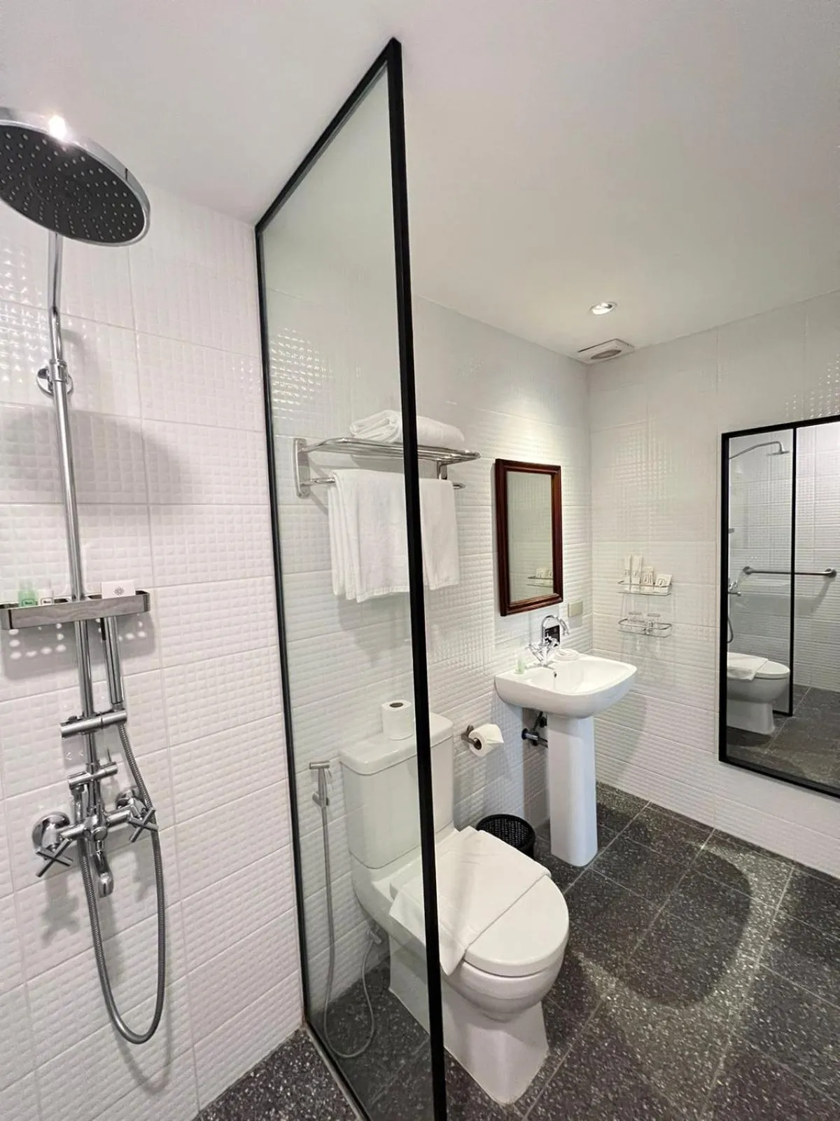 The Henry Suites MiraNila Quezon City