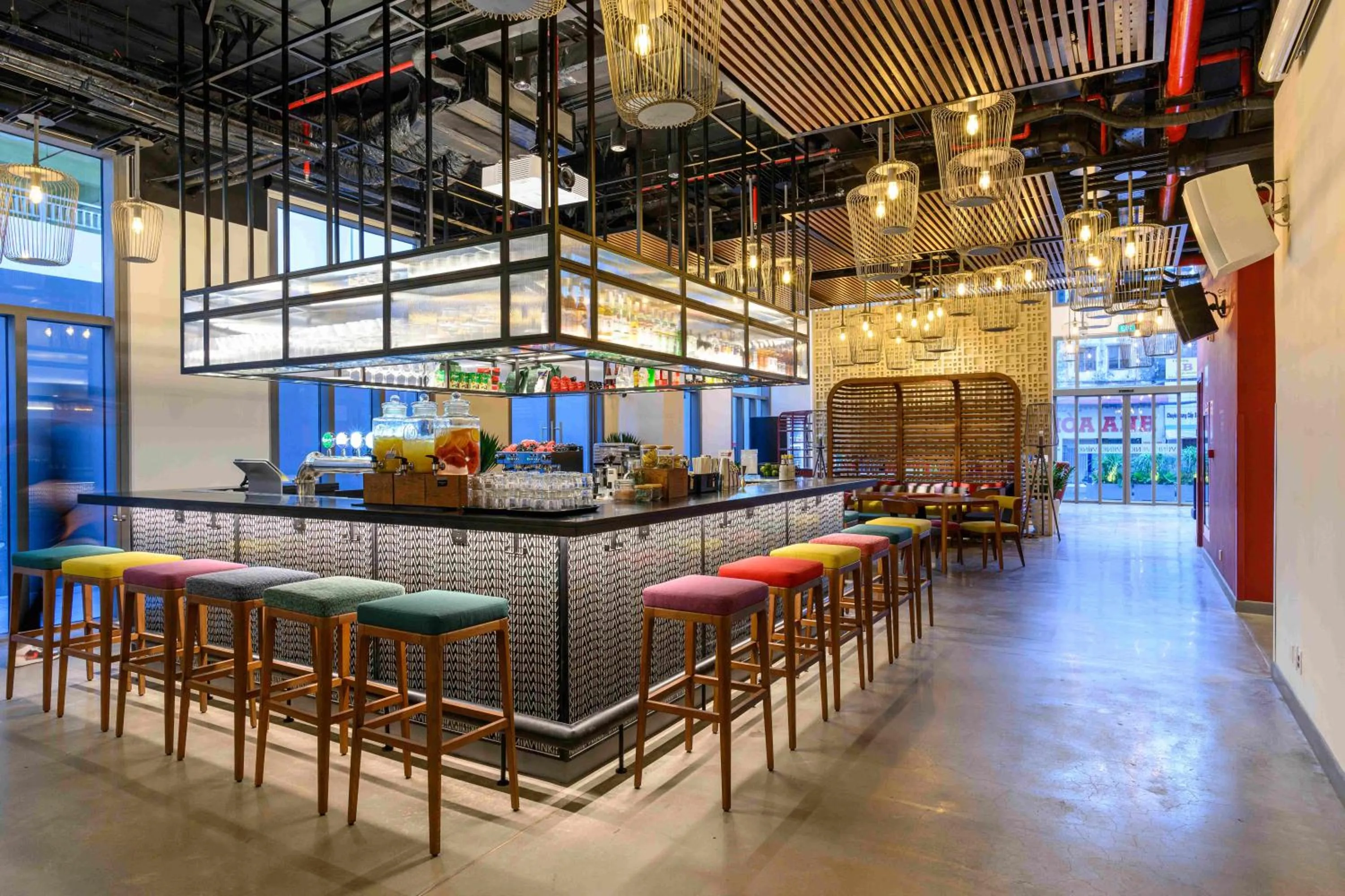 Restaurant/places to eat in Wink Hotel Can Tho Ninh Kieu Wharf - 24hrs Stay & Rooftop Pool Bar