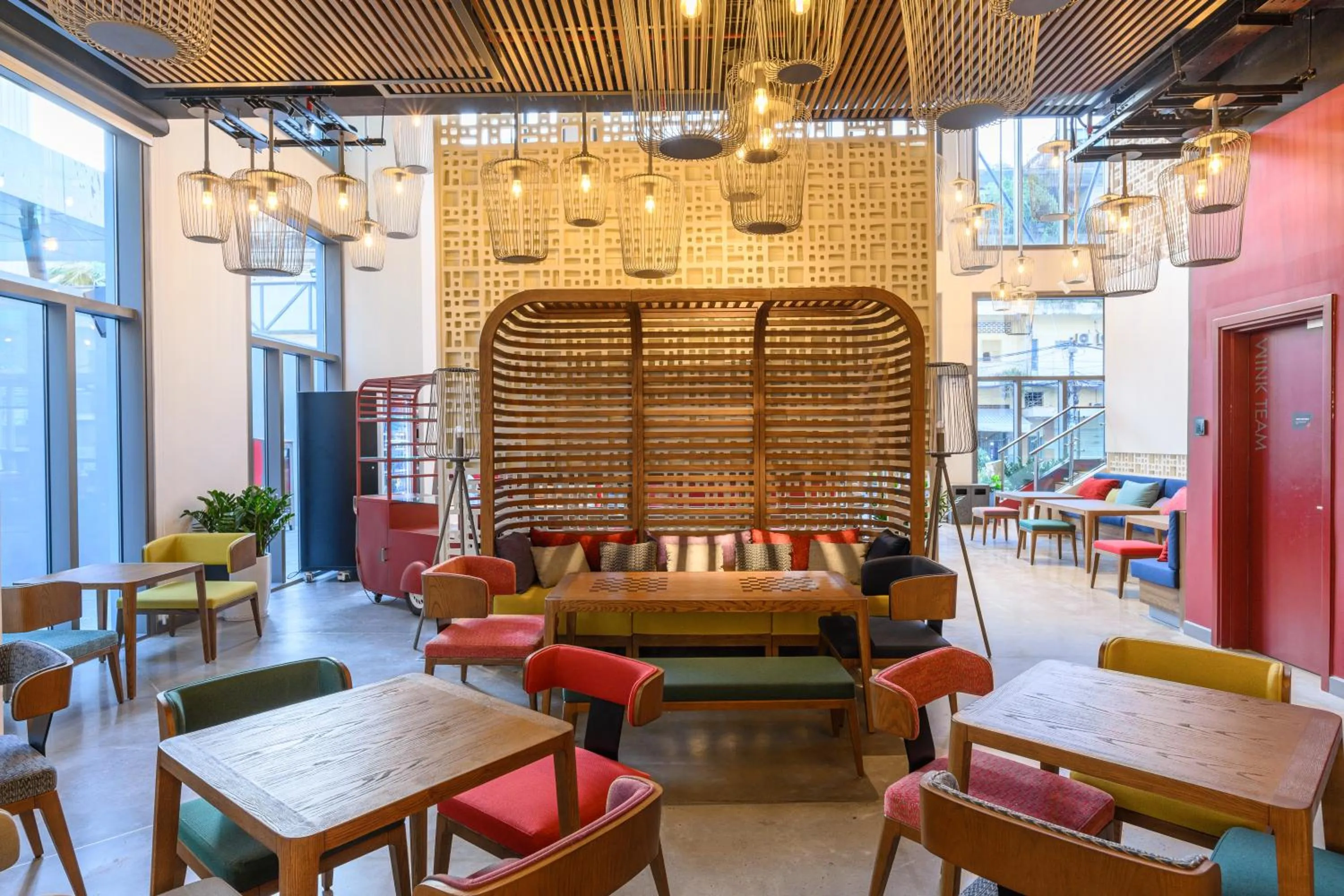 Restaurant/places to eat in Wink Hotel Can Tho Ninh Kieu Wharf - 24hrs Stay & Rooftop Pool Bar