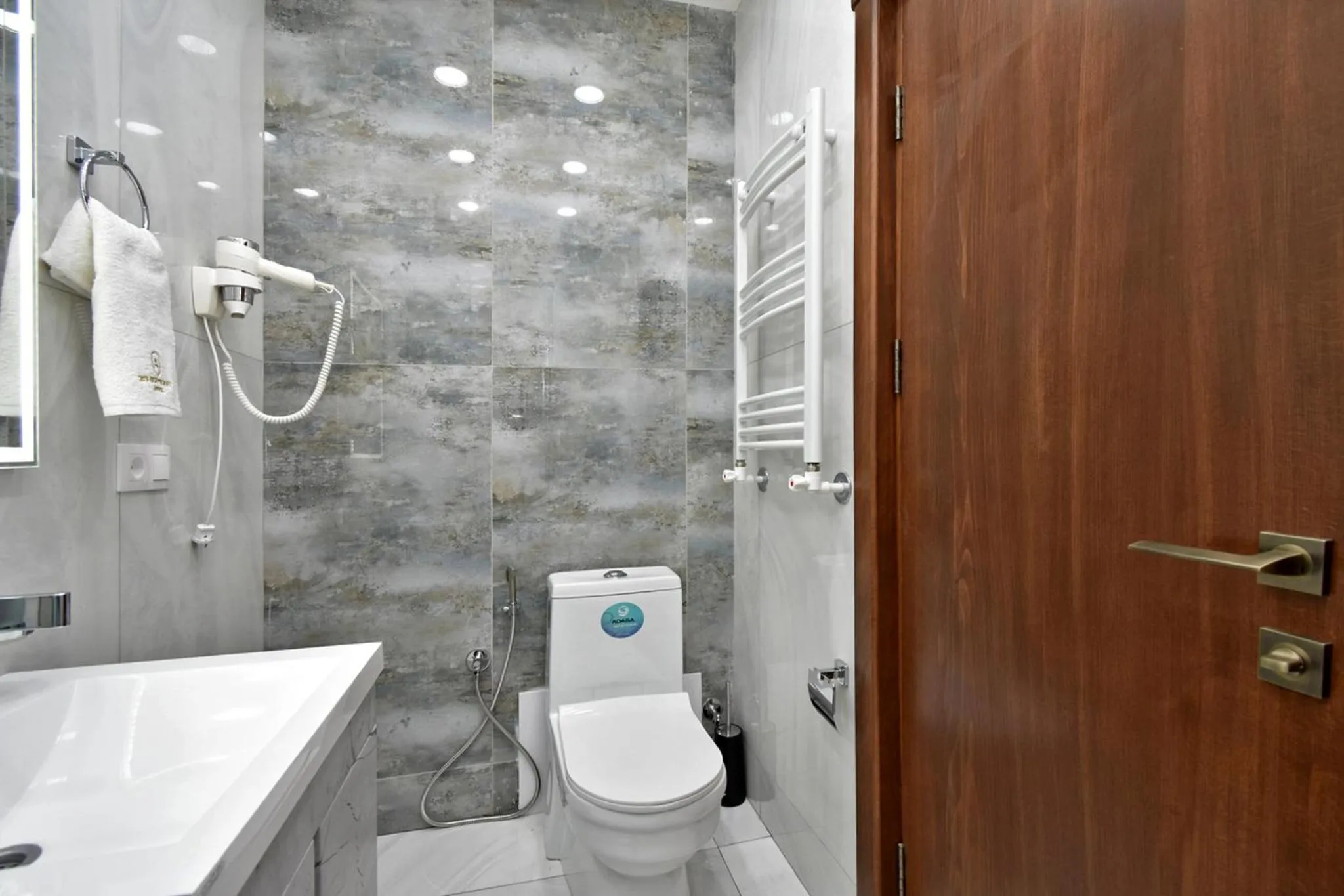 Shower in Avenue 23 Boutique Hotel