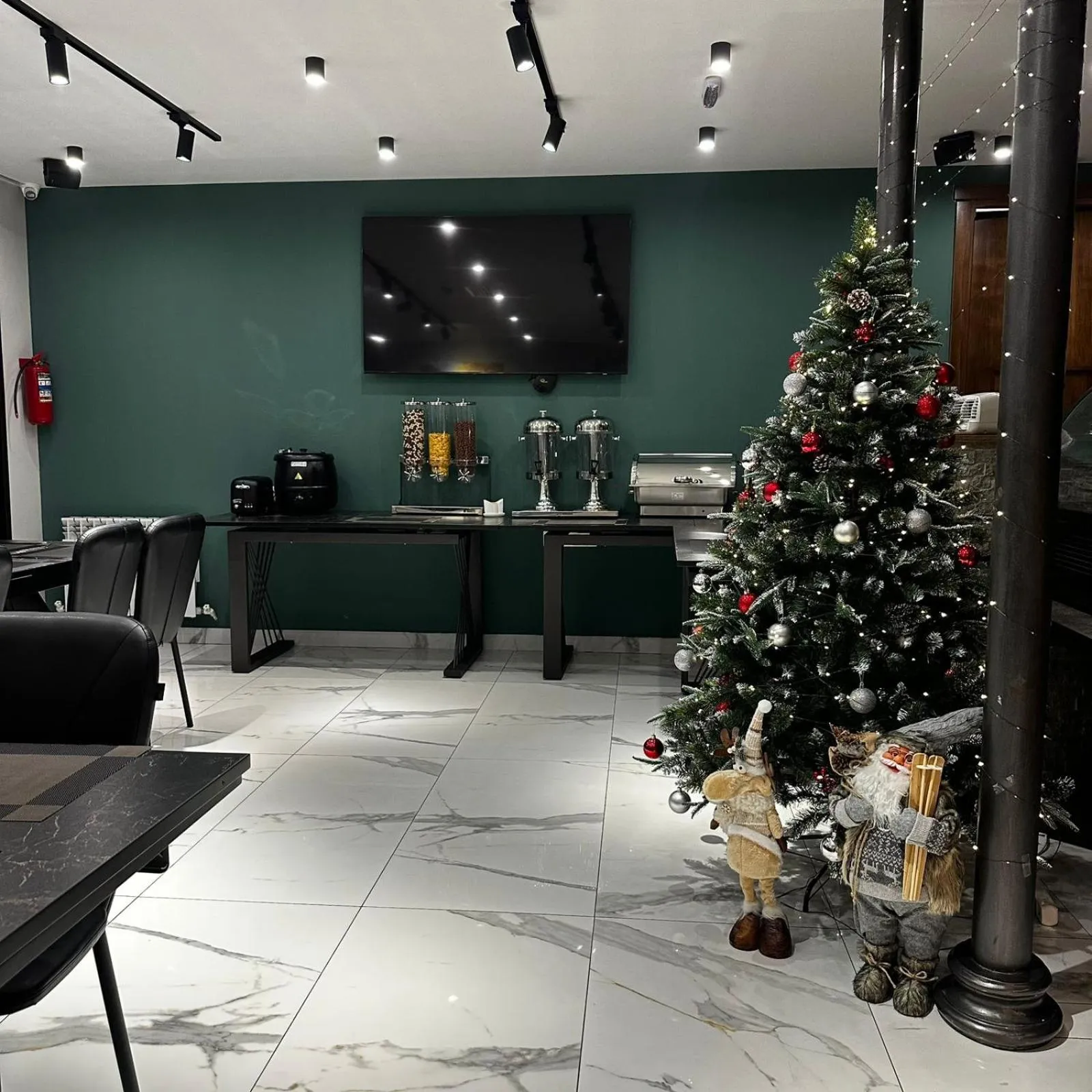 Restaurant/places to eat in Avenue 23 Boutique Hotel