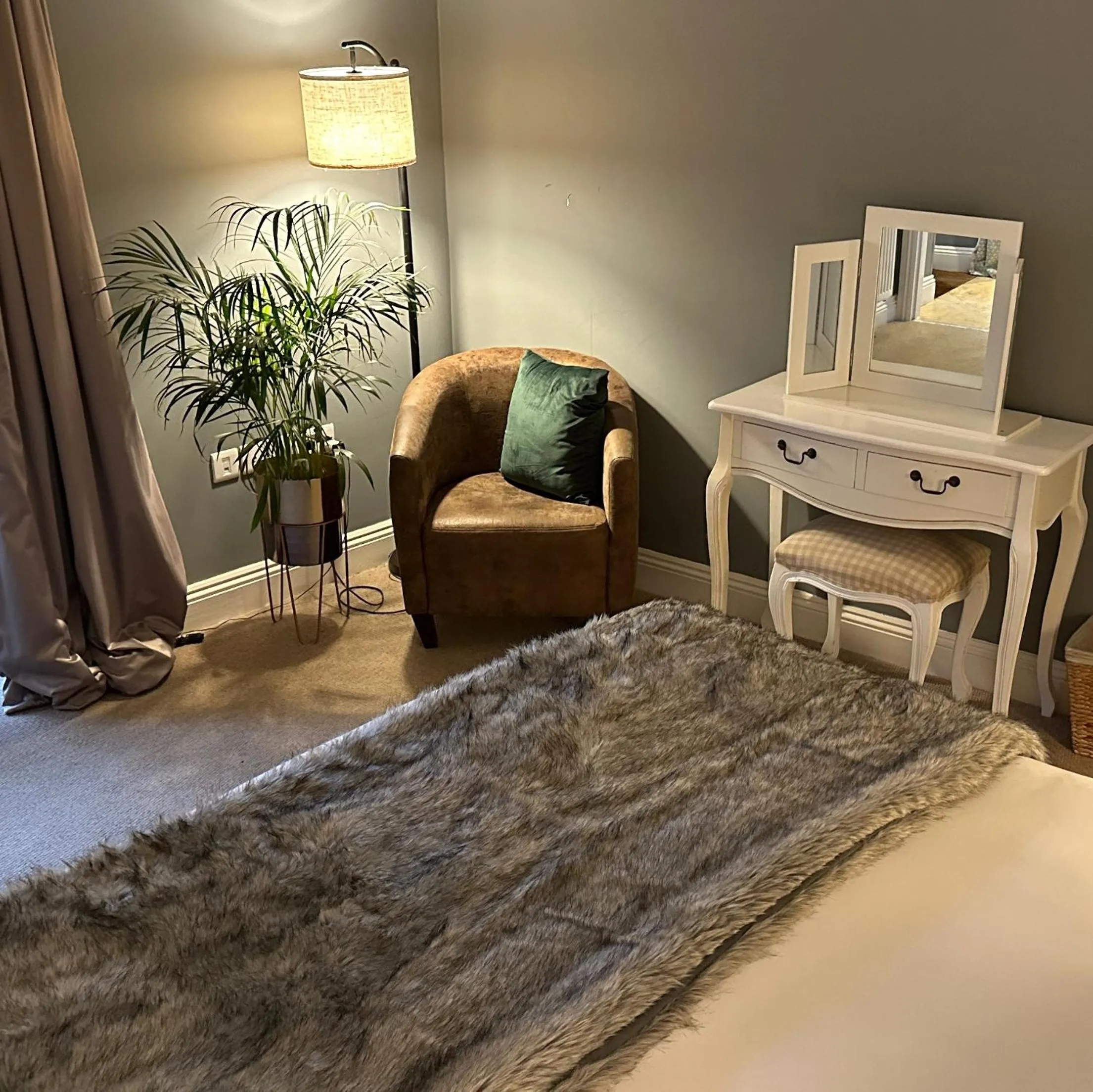 Bedroom in Stonehenge Cottages