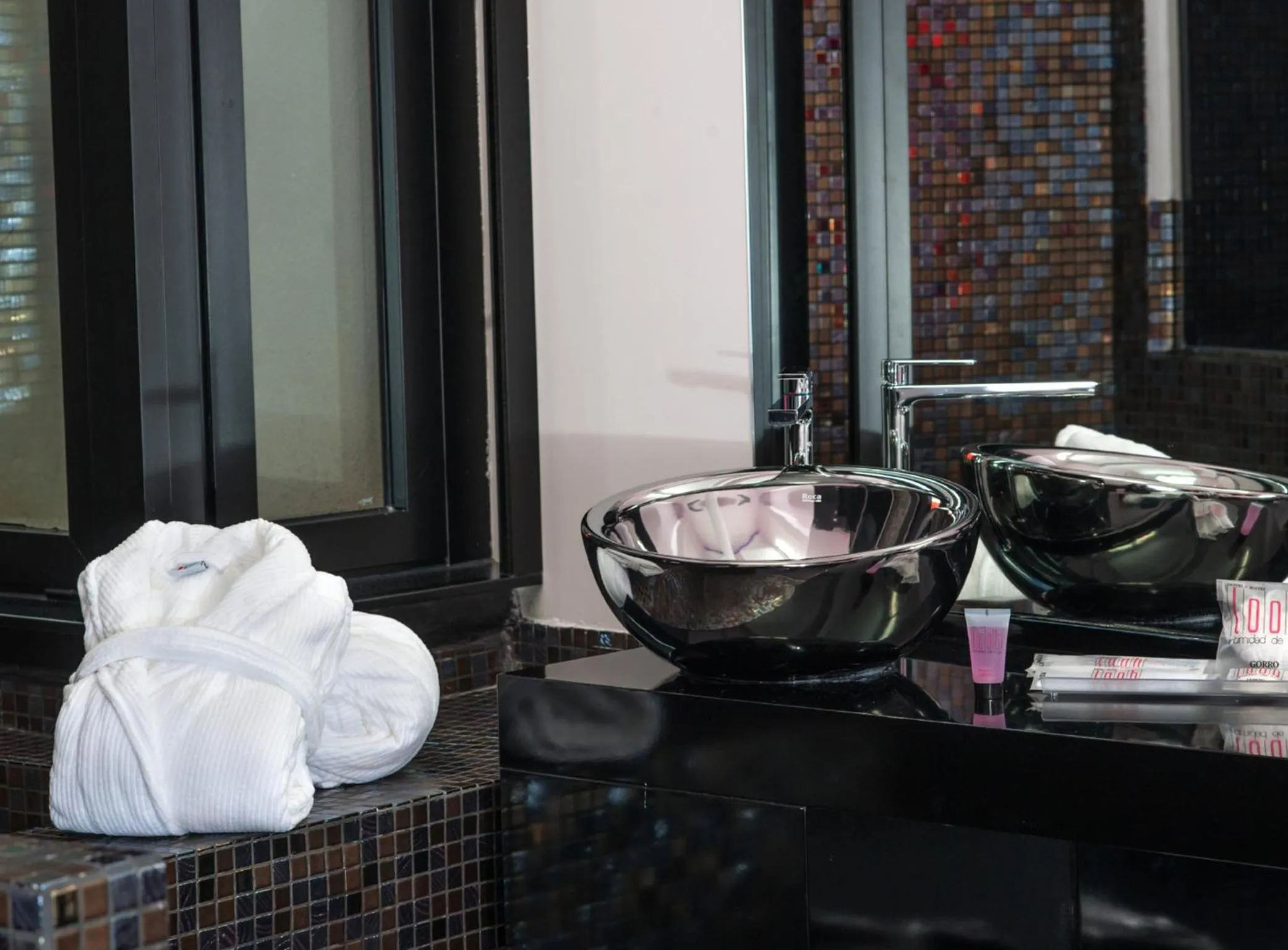 Bathroom in Hotel Loob Madrid