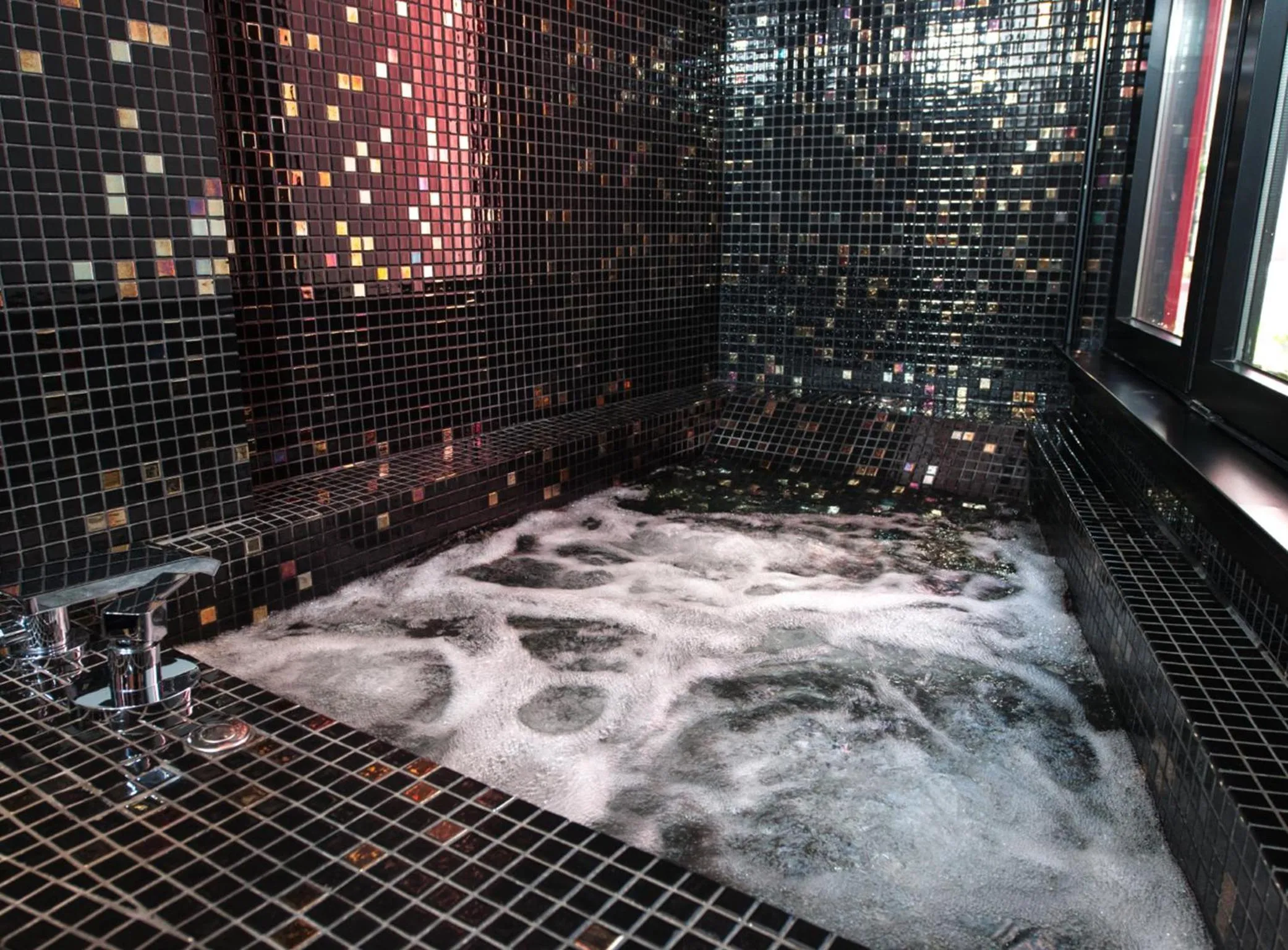 Hot Tub in Hotel Loob Madrid