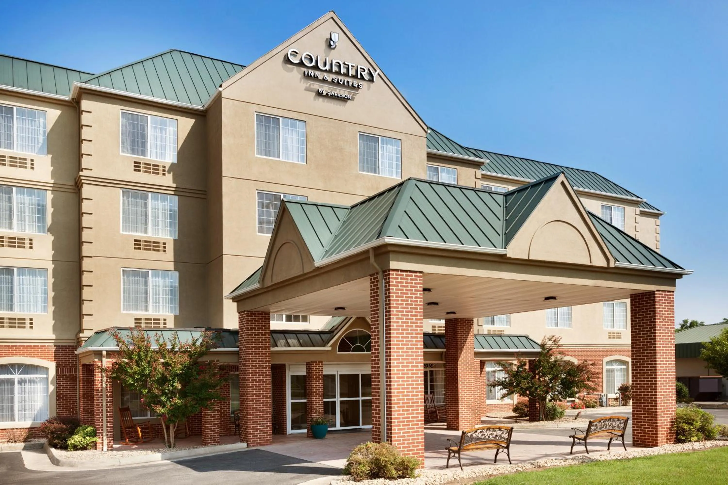 Facade/entrance in Country Inn & Suites by Radisson, Lexington, VA