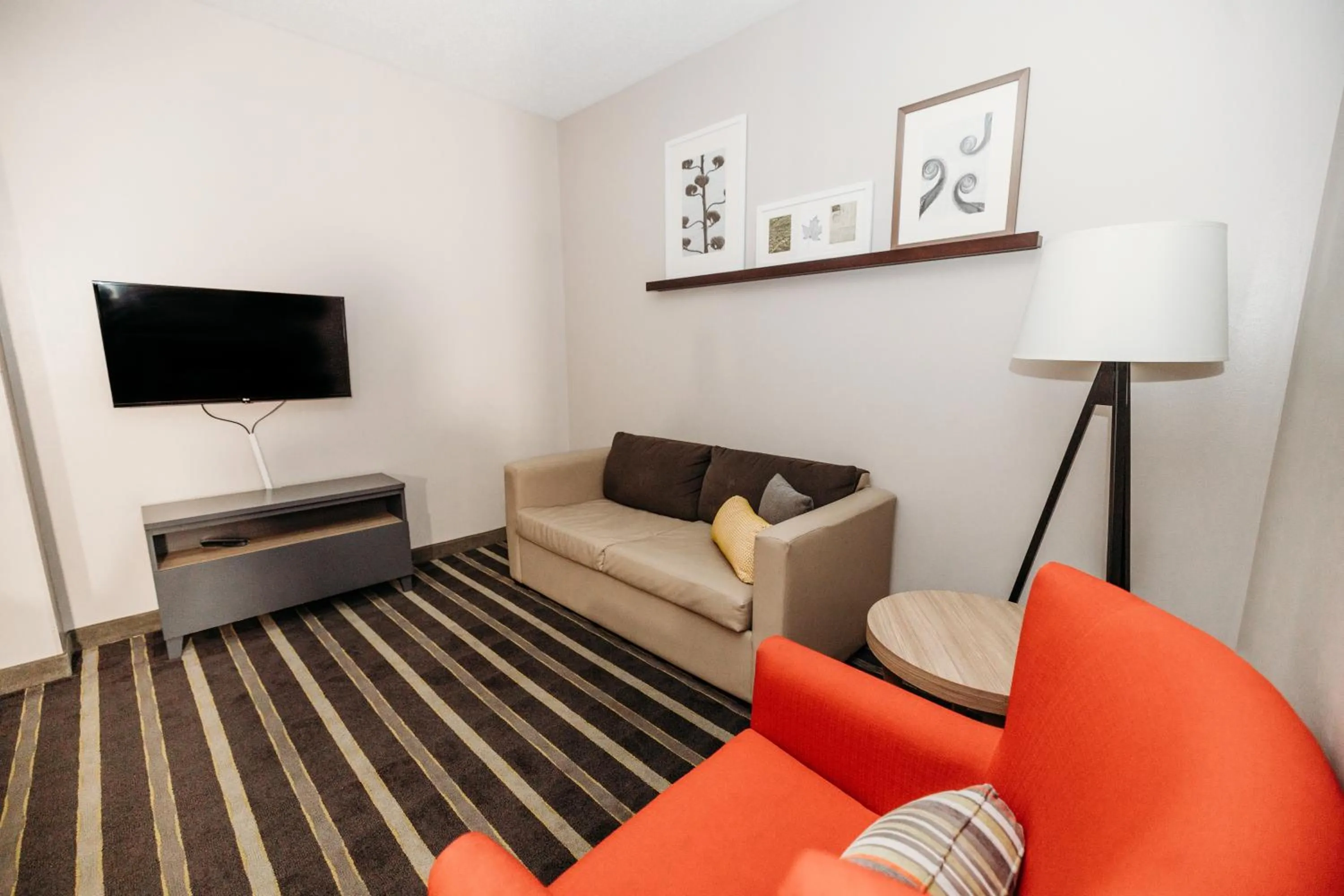 Seating area in Parkview Inn & Suites, Lancaster Amish Country, PA