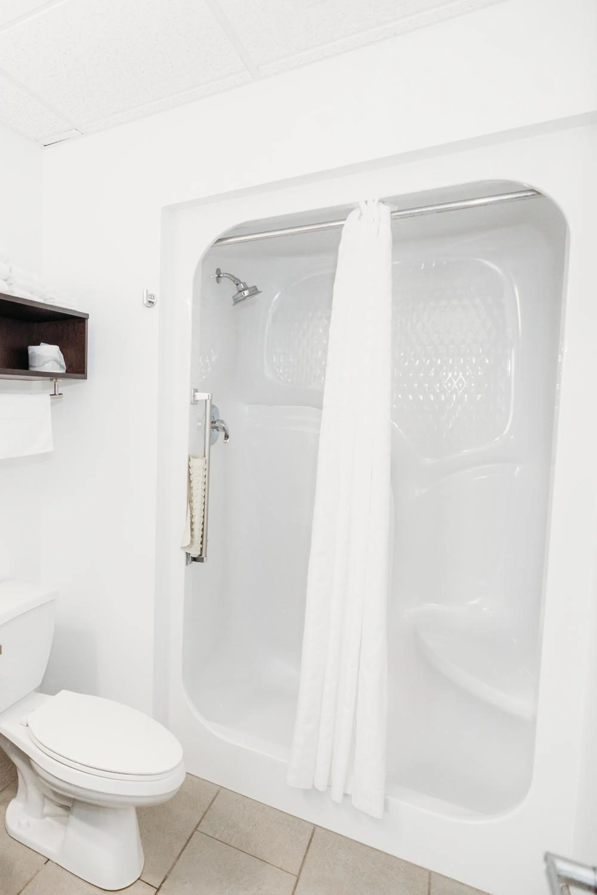 Bathroom in Parkview Inn & Suites, Lancaster Amish Country, PA
