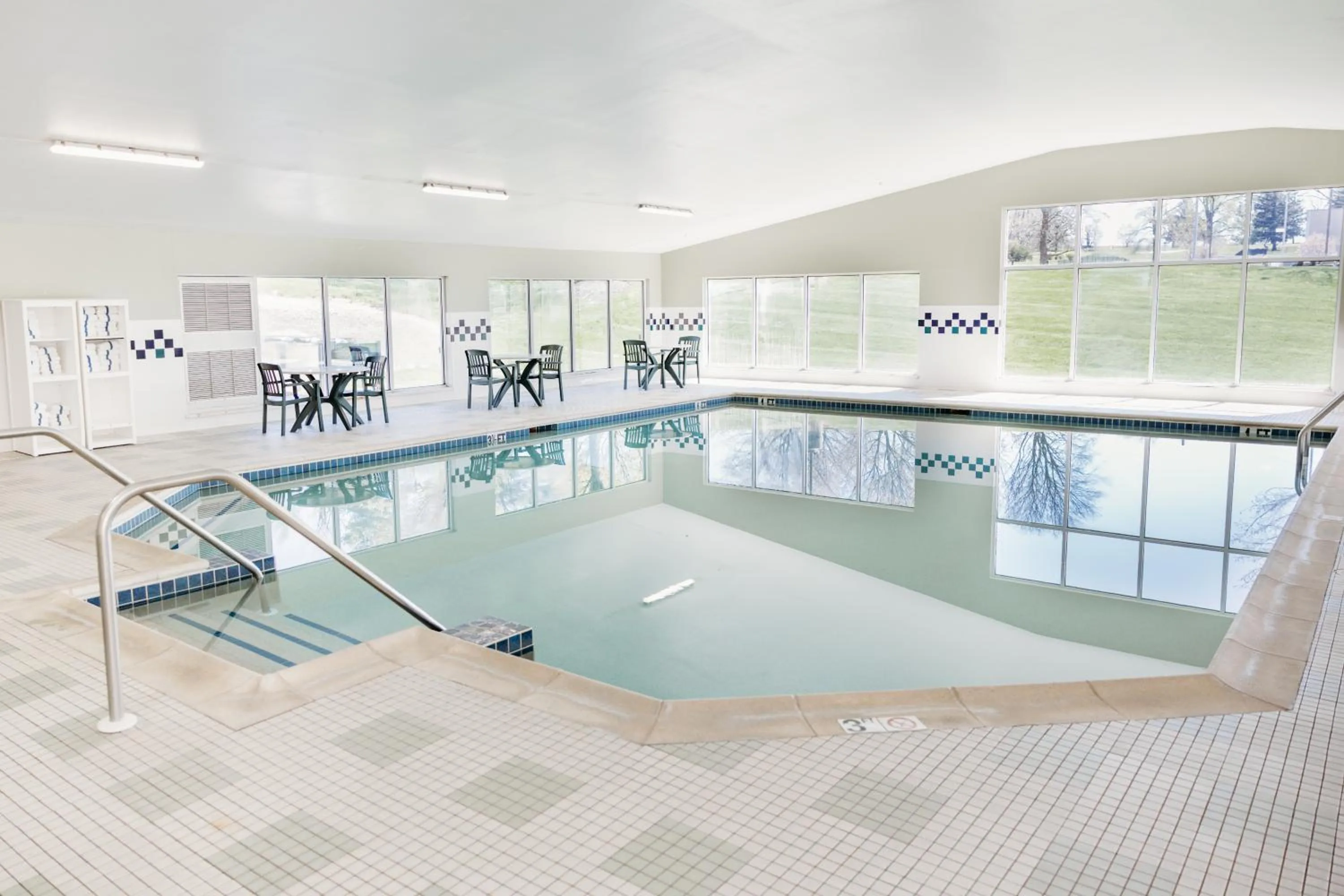 Swimming pool in Parkview Inn & Suites, Lancaster Amish Country, PA