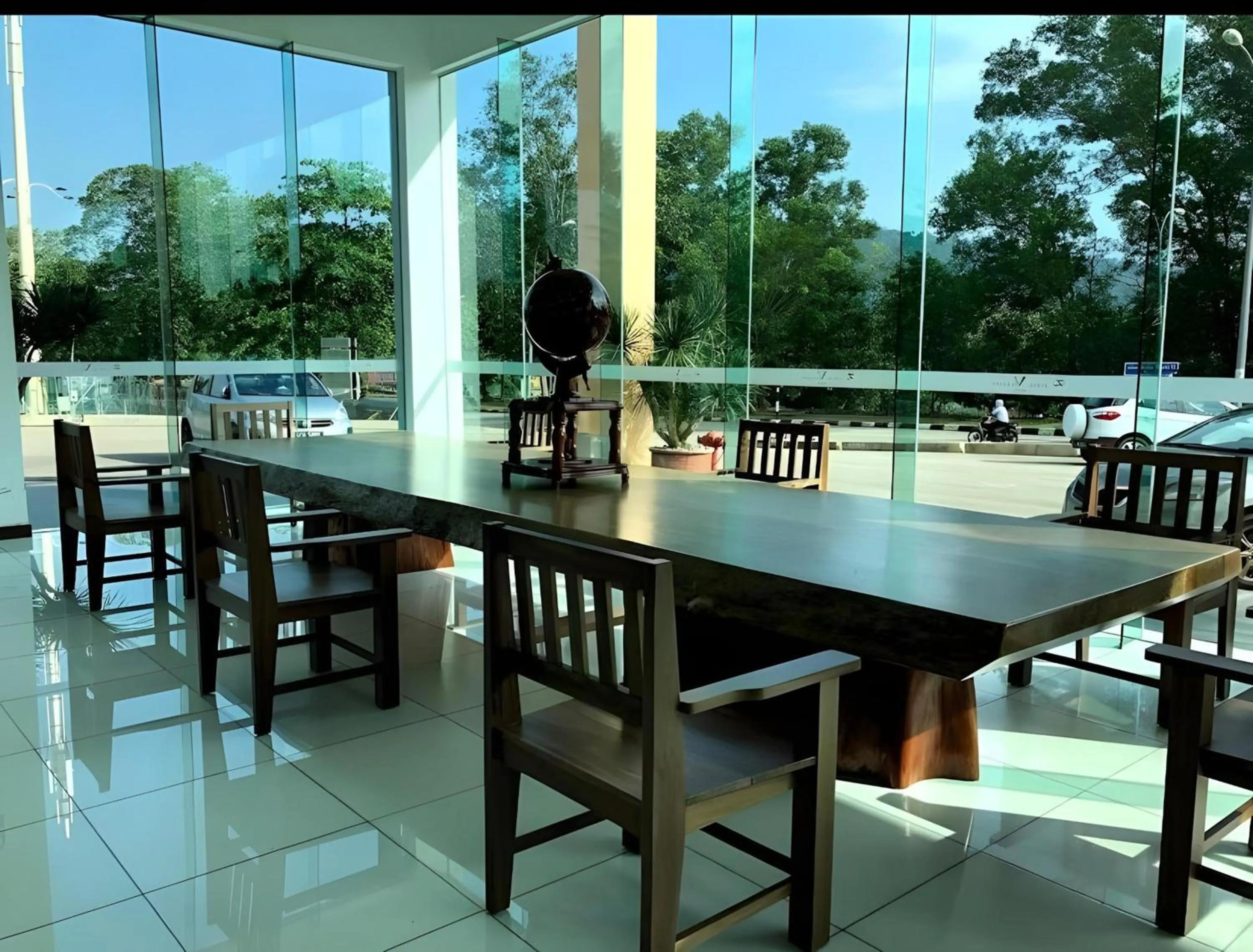 Restaurant/places to eat in Hotel O Tong Villion Hotel