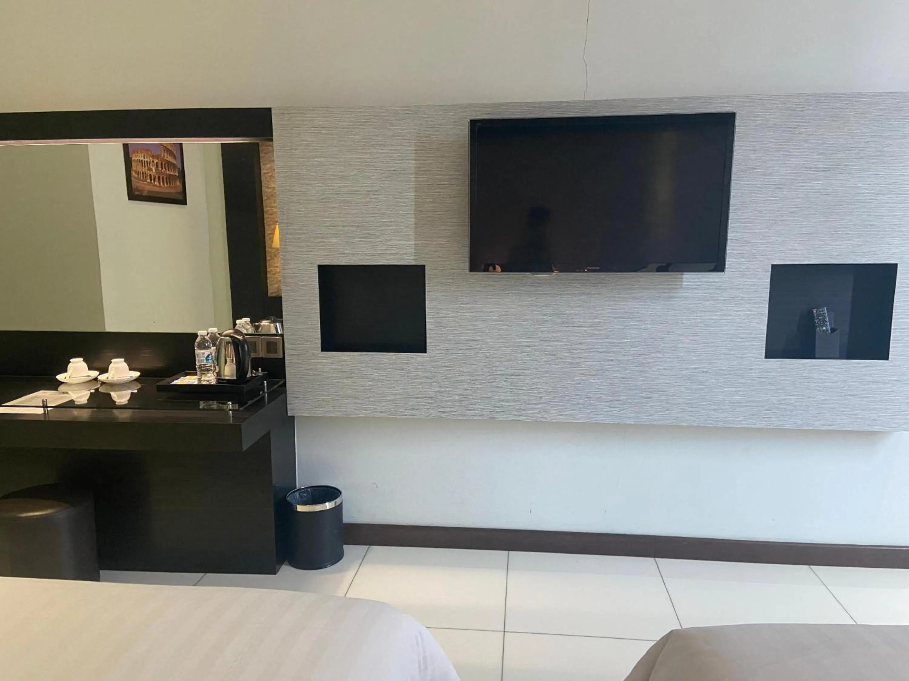 Photo of the whole room, Bed in Hotel O Tong Villion Hotel