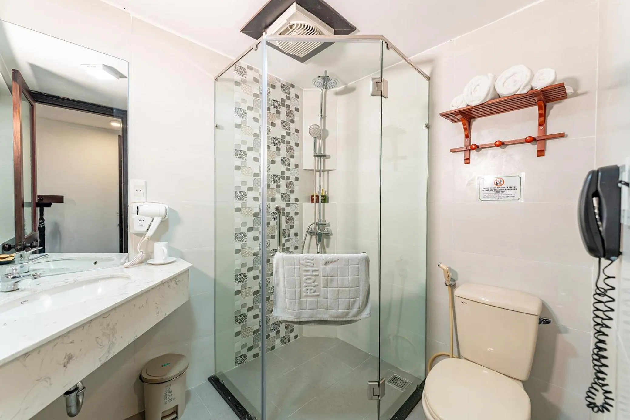 Shower in ANNAM HERITAGE Boutique Hotel & Spa