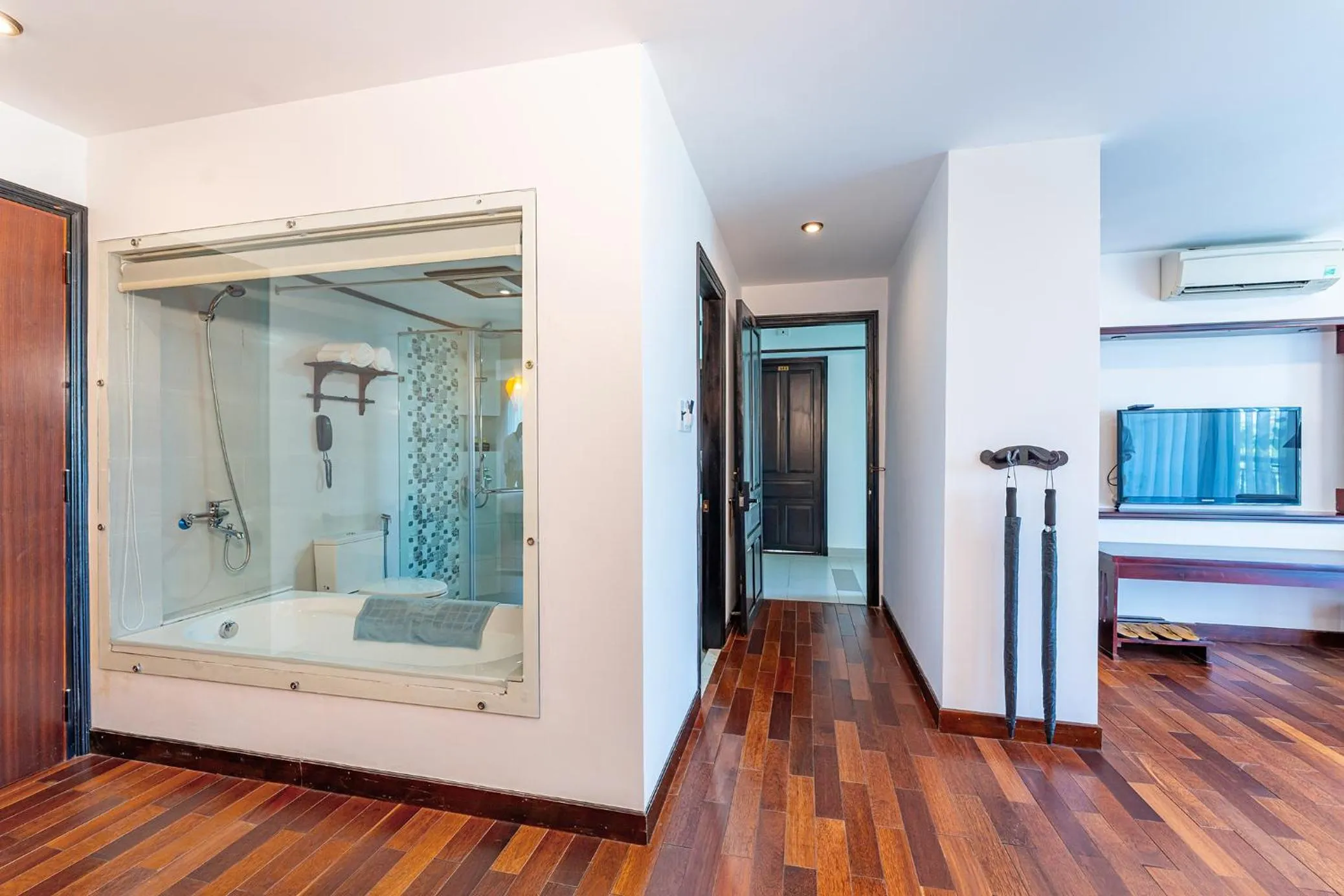 Shower in ANNAM HERITAGE Boutique Hotel & Spa