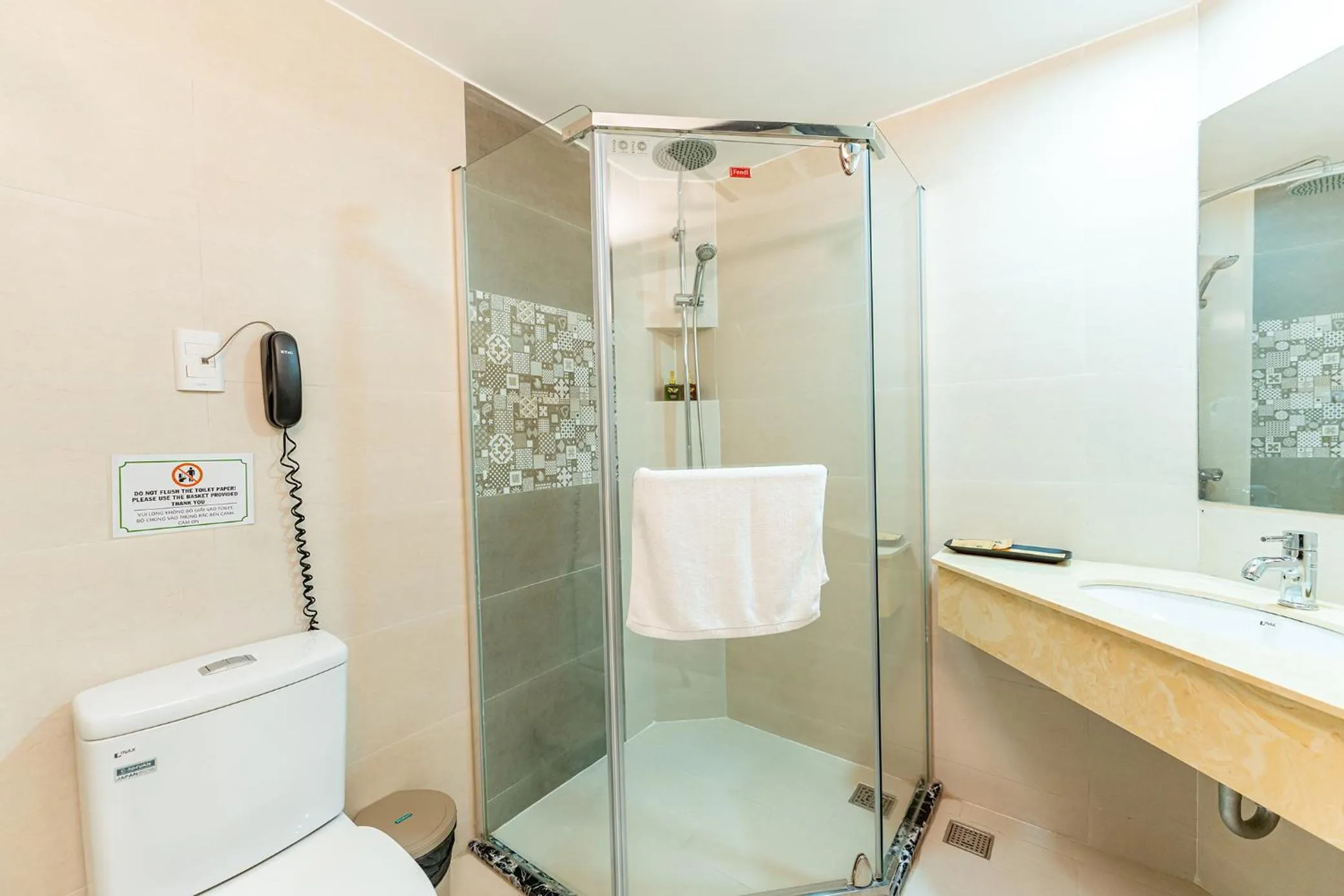 Shower in ANNAM HERITAGE Boutique Hotel & Spa