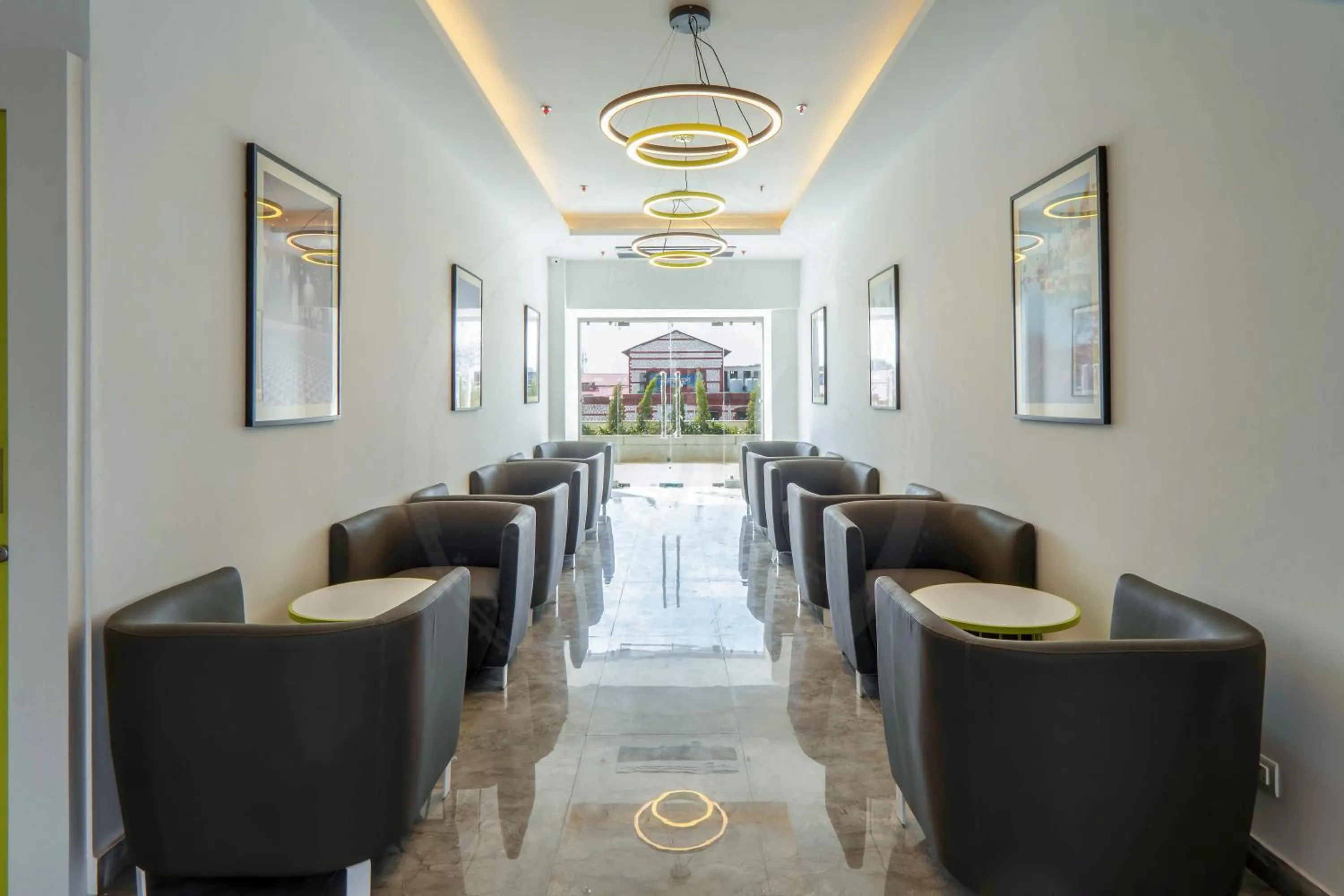 Seating area in Le Roi Dehradun at Dehradun Railway Station