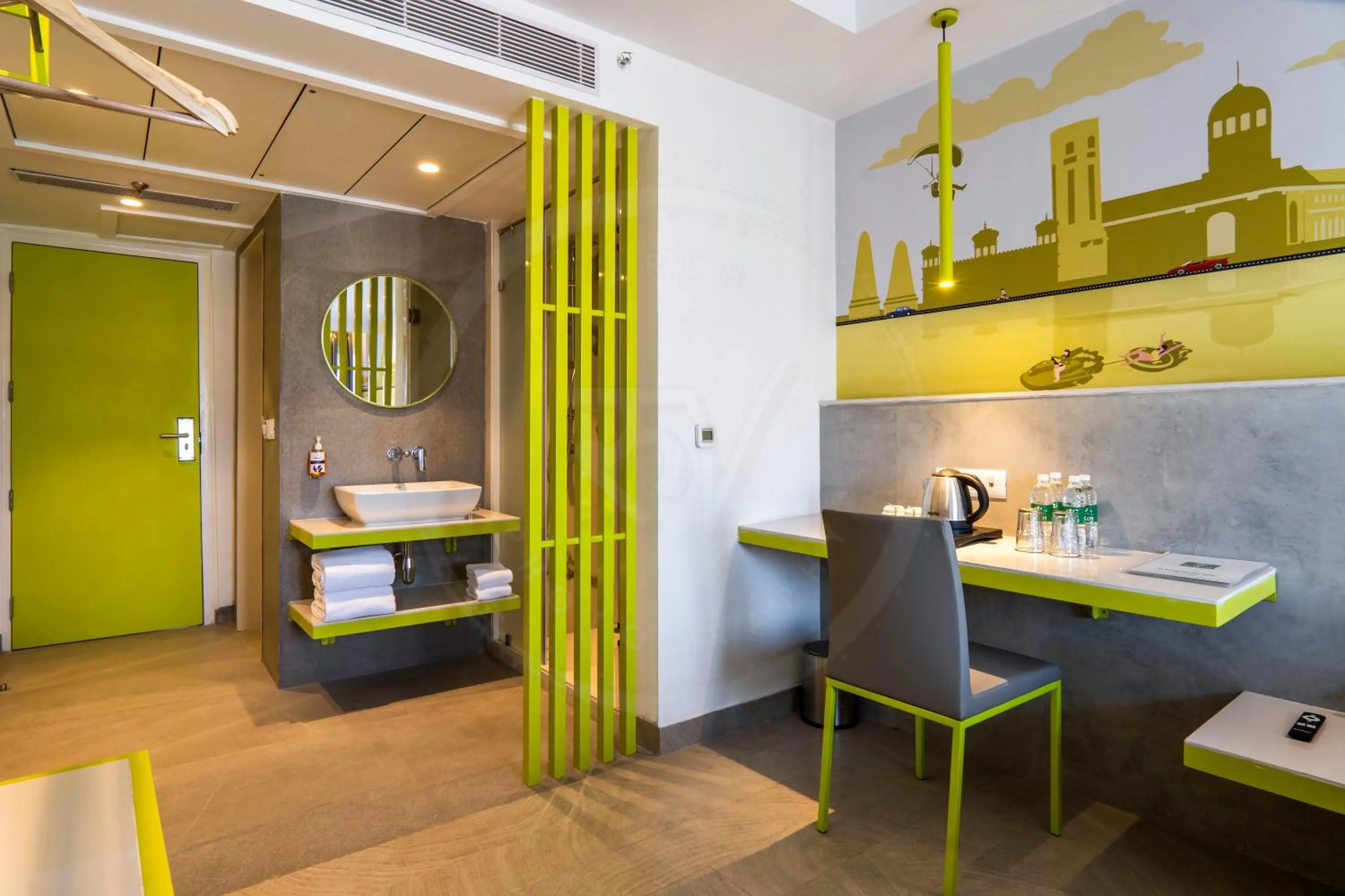 Seating area, Bed in Le Roi Dehradun at Dehradun Railway Station