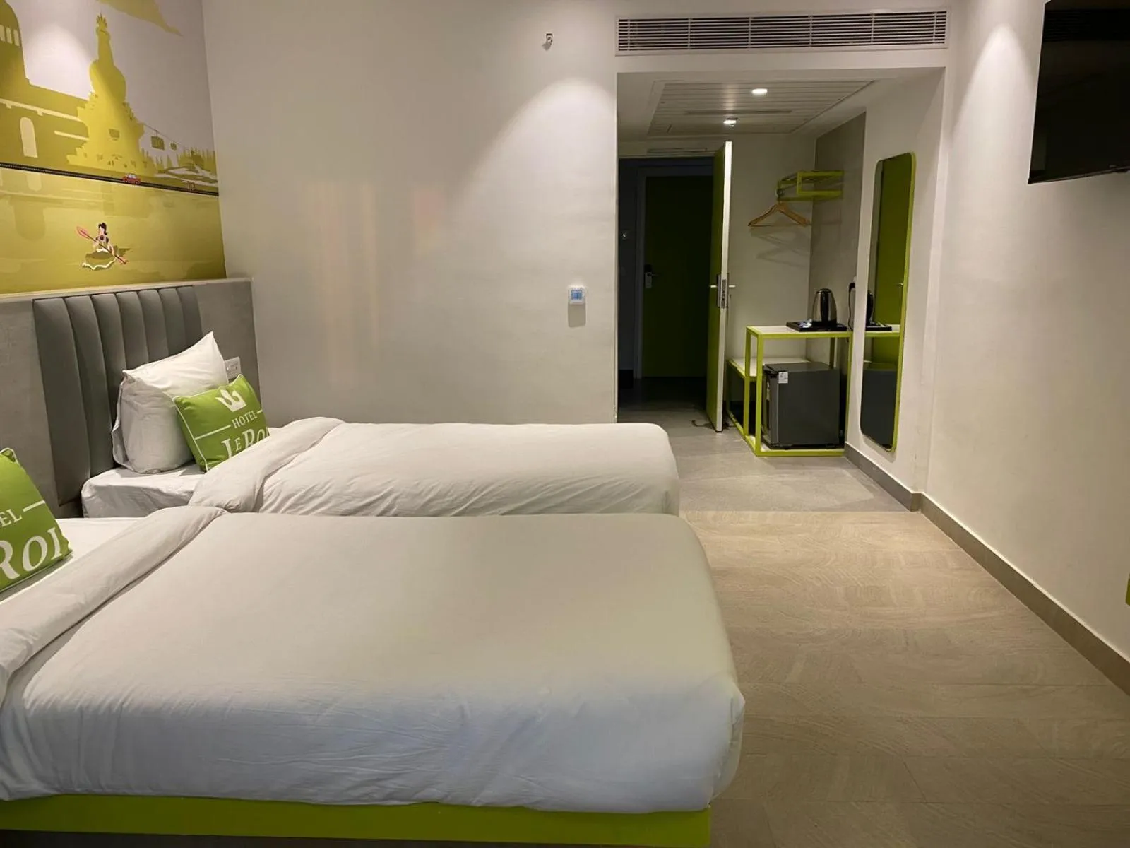 Bedroom, Bed in Le Roi Dehradun at Dehradun Railway Station