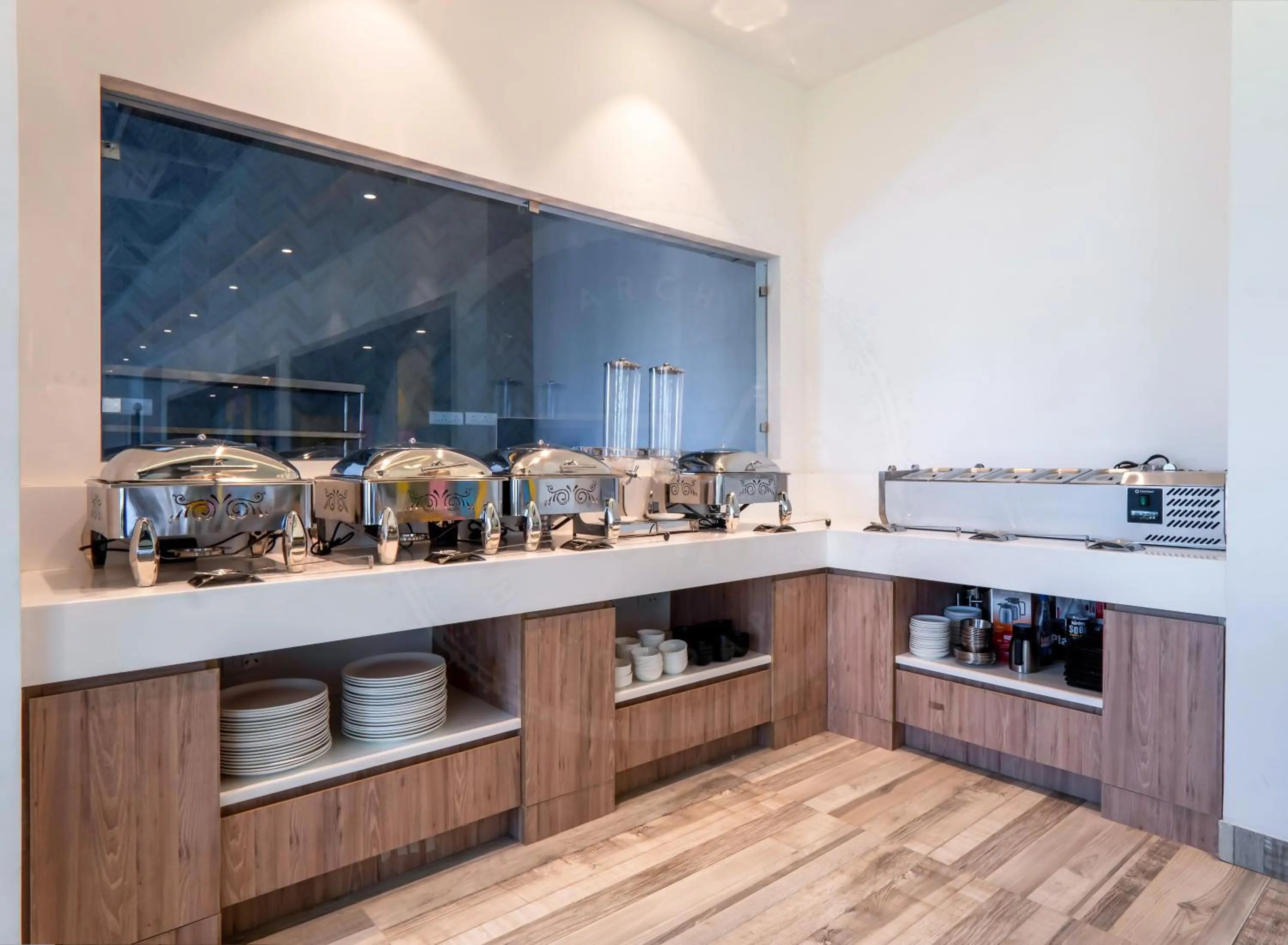 Food and drinks in Le Roi Dehradun at Dehradun Railway Station