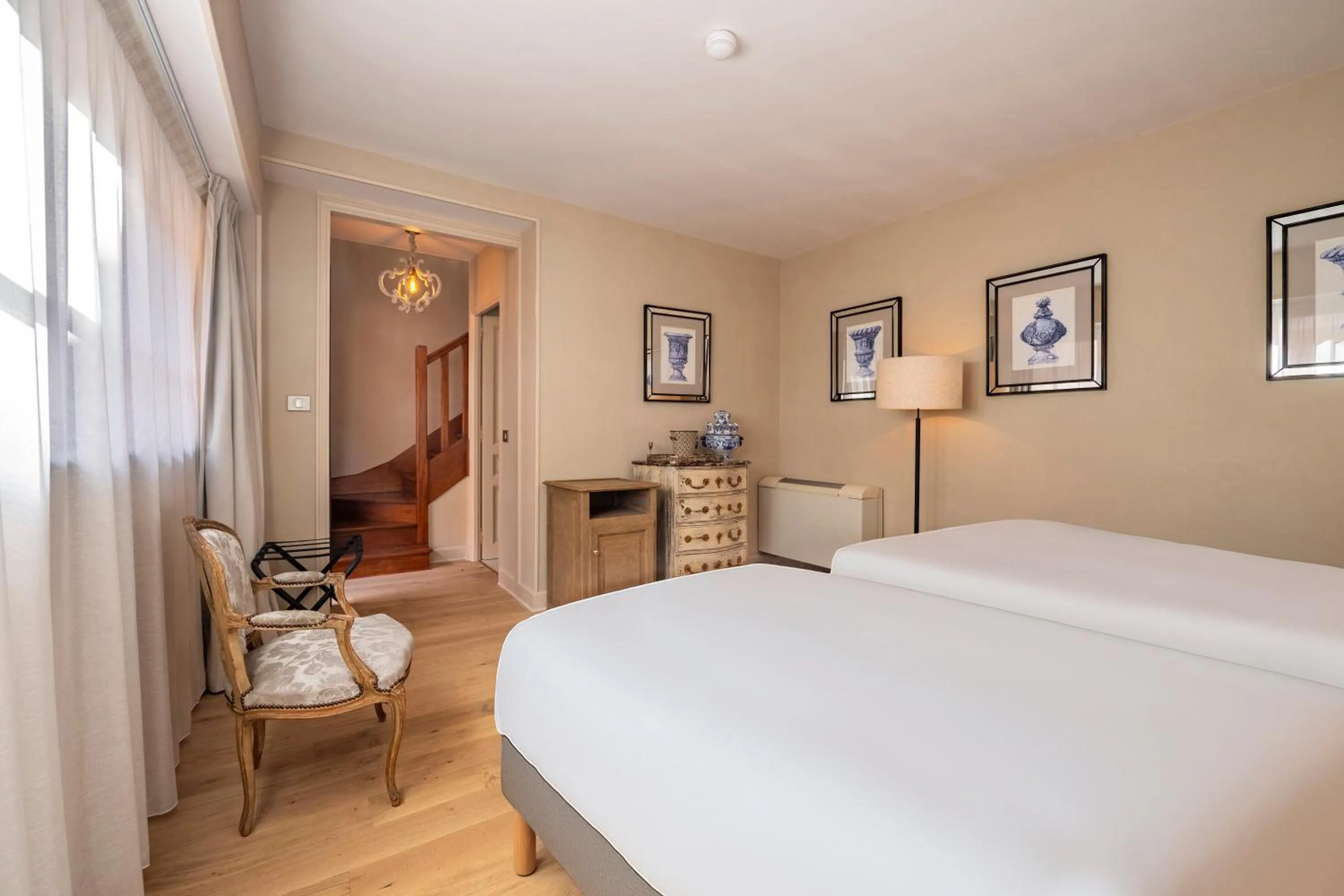 Bed in Hôtel de la Poste à Avallon, Bourgogne