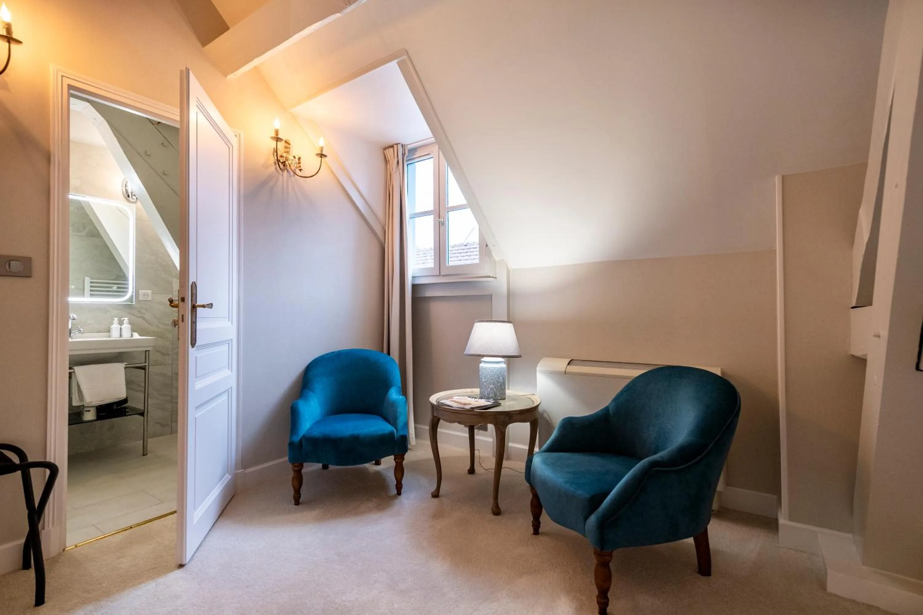 Seating area in Hôtel de la Poste à Avallon, Bourgogne