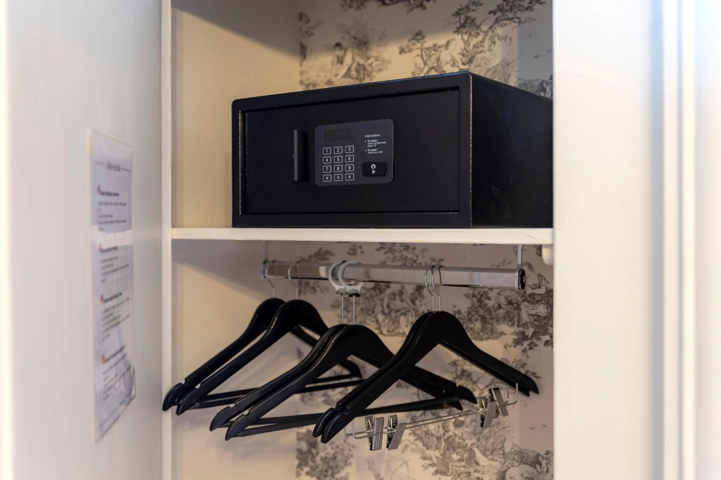 safe in Hôtel de la Poste à Avallon, Bourgogne