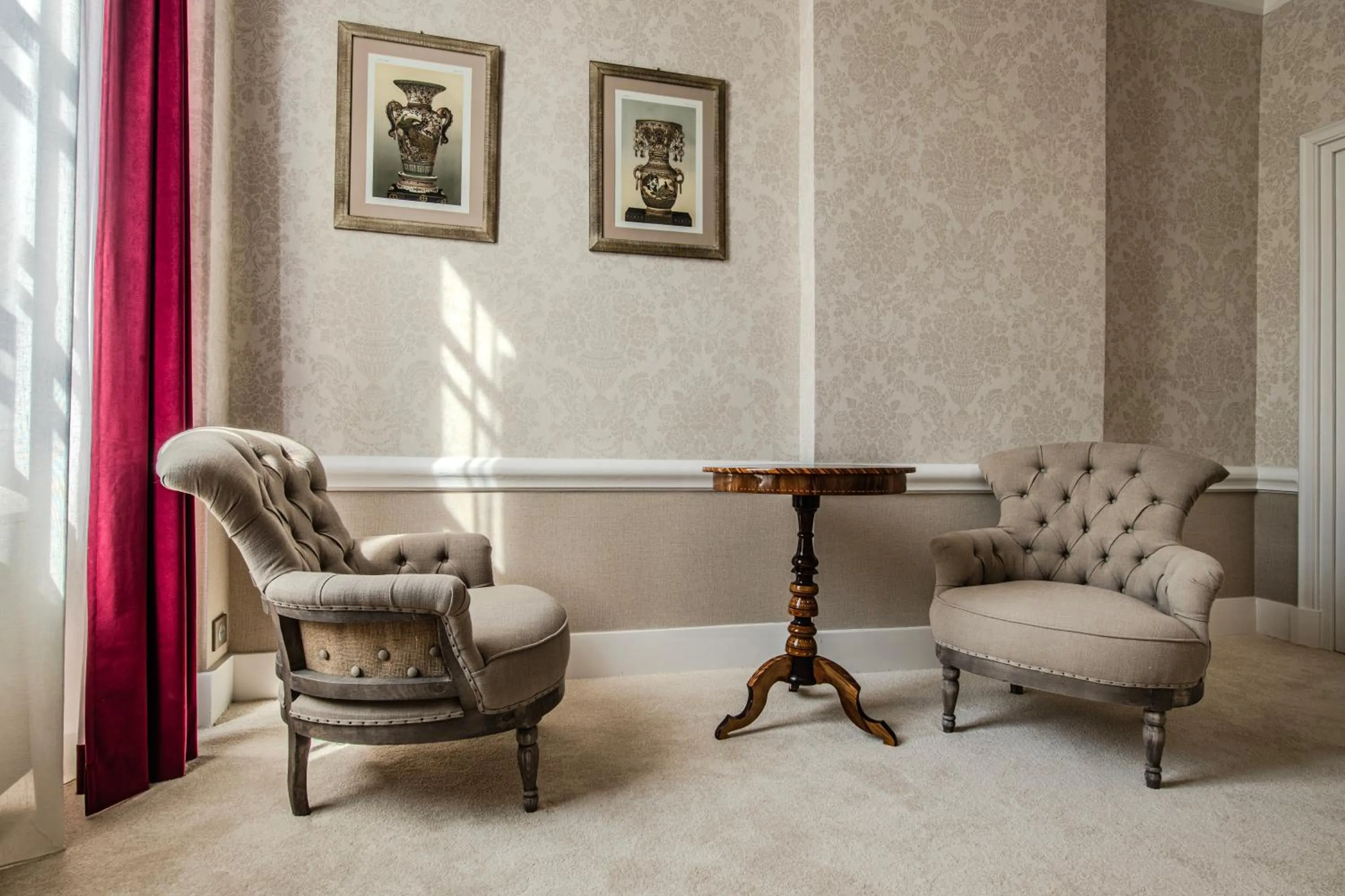 Living room in Hôtel de la Poste à Avallon, Bourgogne