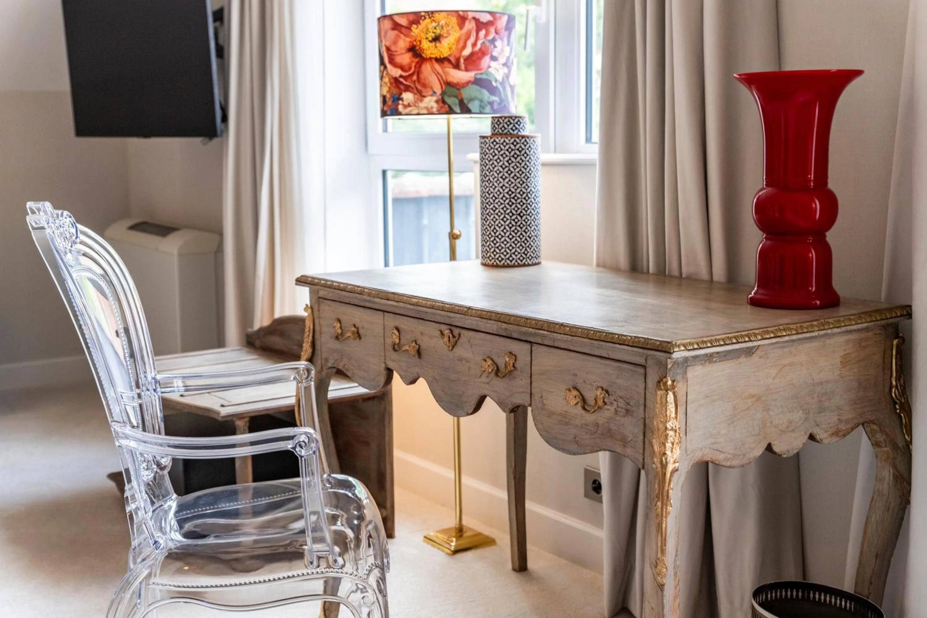 Seating area in Hôtel de la Poste à Avallon, Bourgogne
