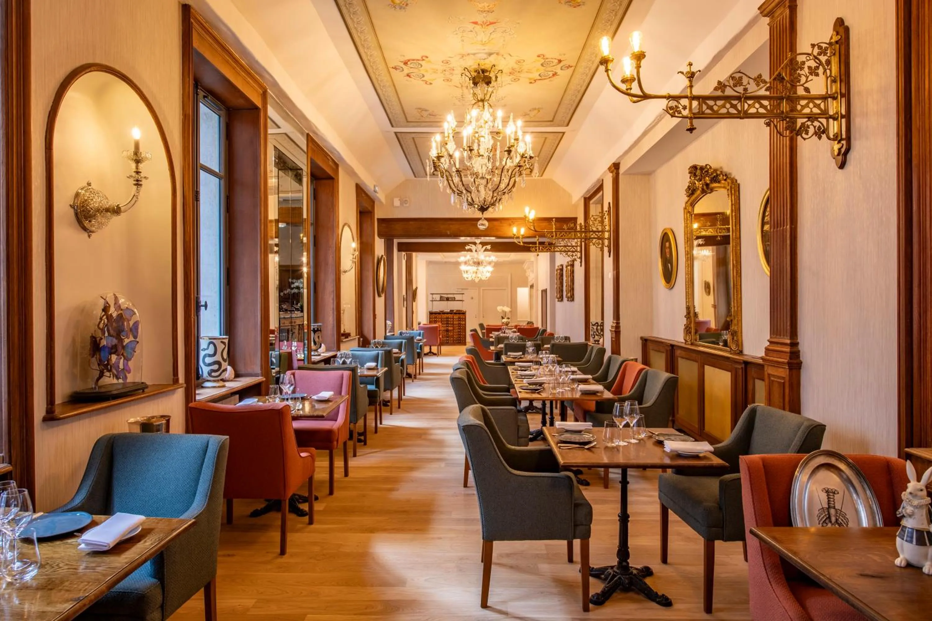 Restaurant/places to eat in Hôtel de la Poste à Avallon, Bourgogne