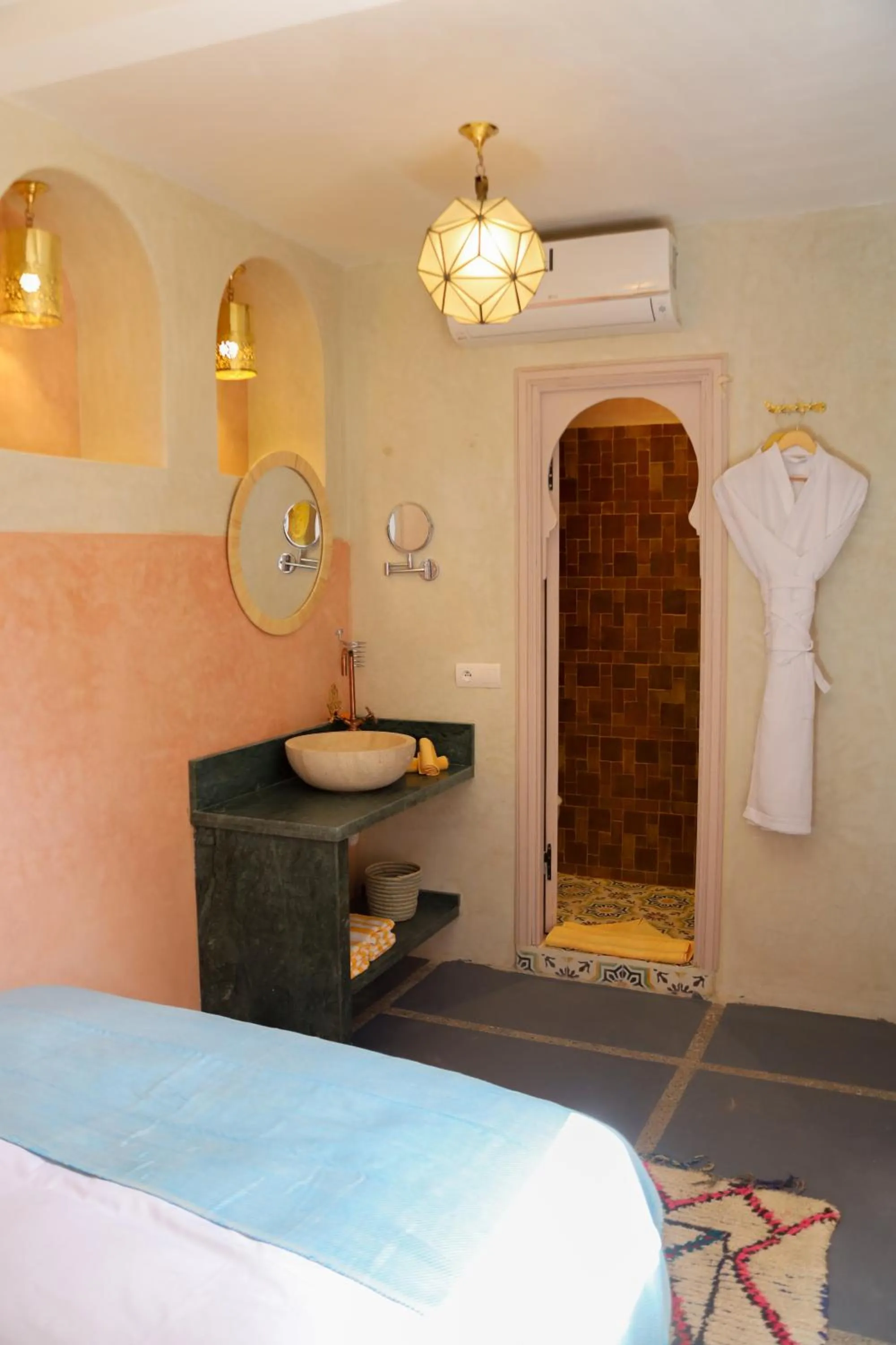 Bathroom, Bed in Riad 11 Zitoune