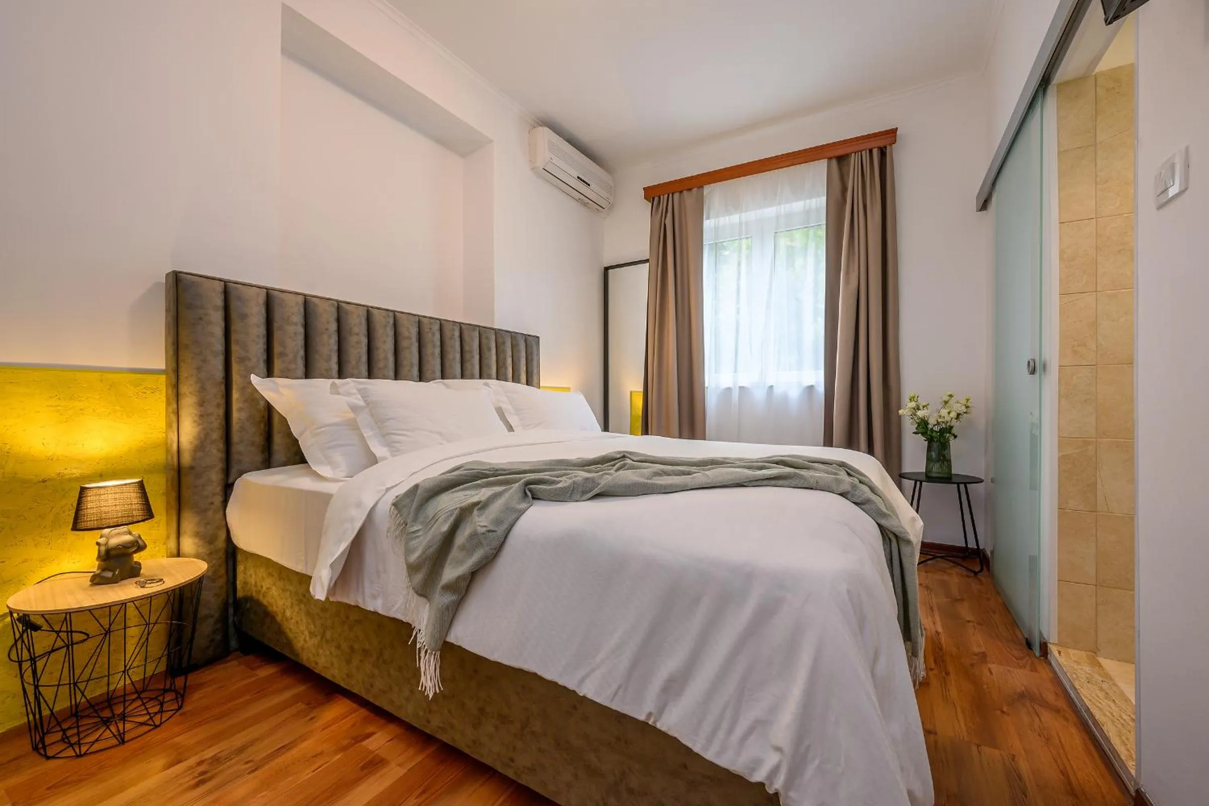 Bed in Yellow house with private parking