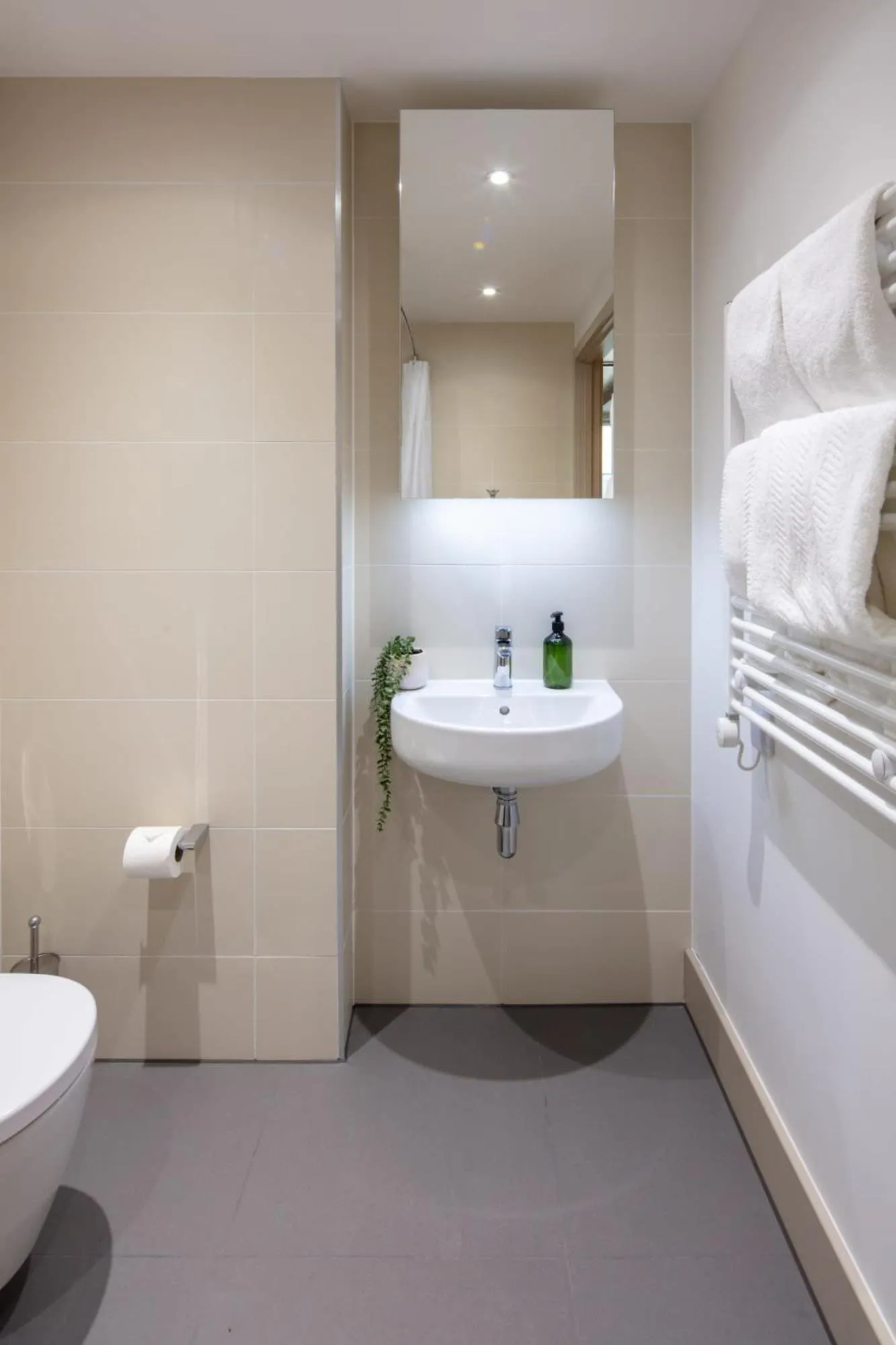 Bathroom in Florence Dock - London