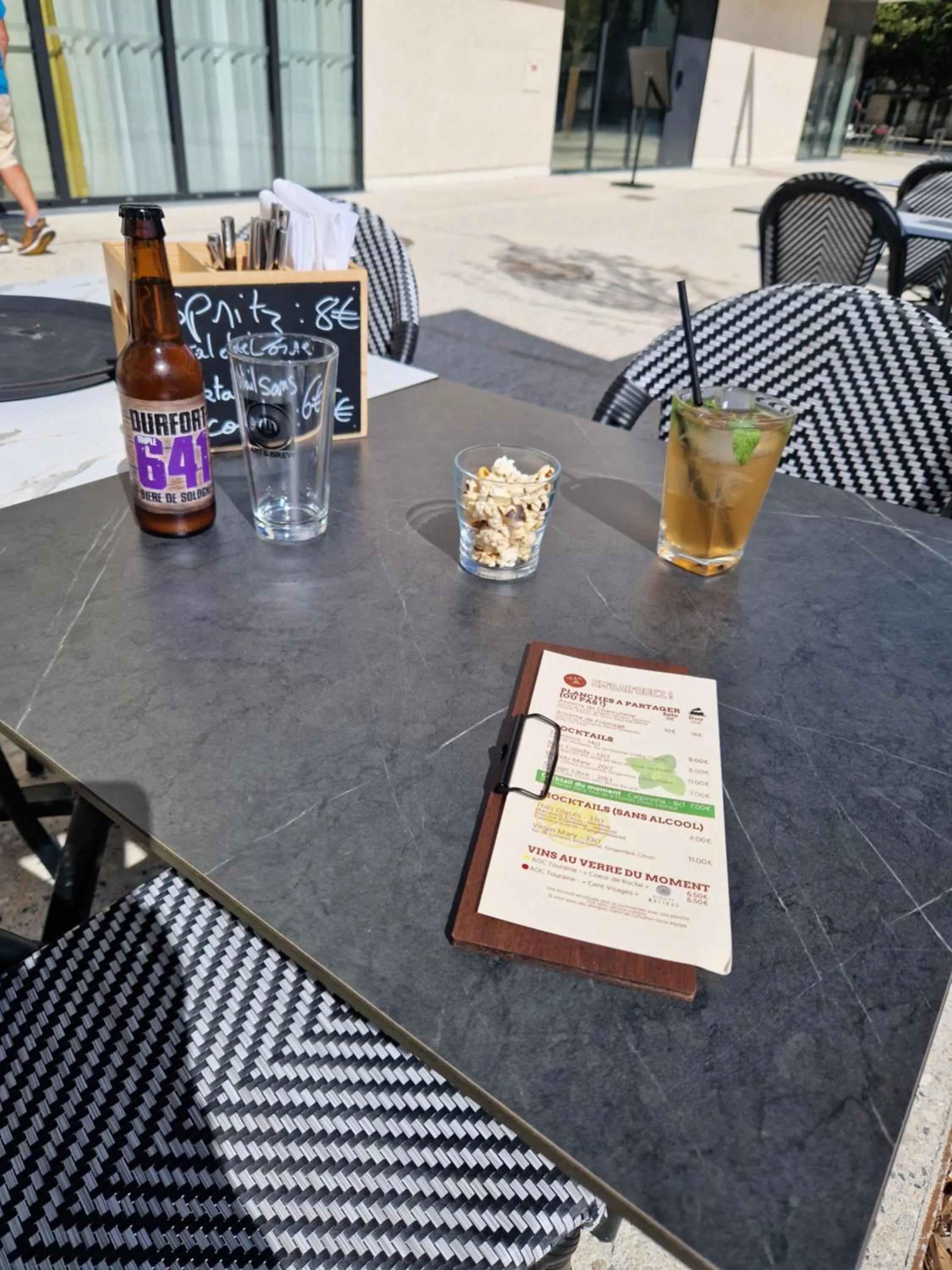 Patio in Beelodge Hotel Blois Centre