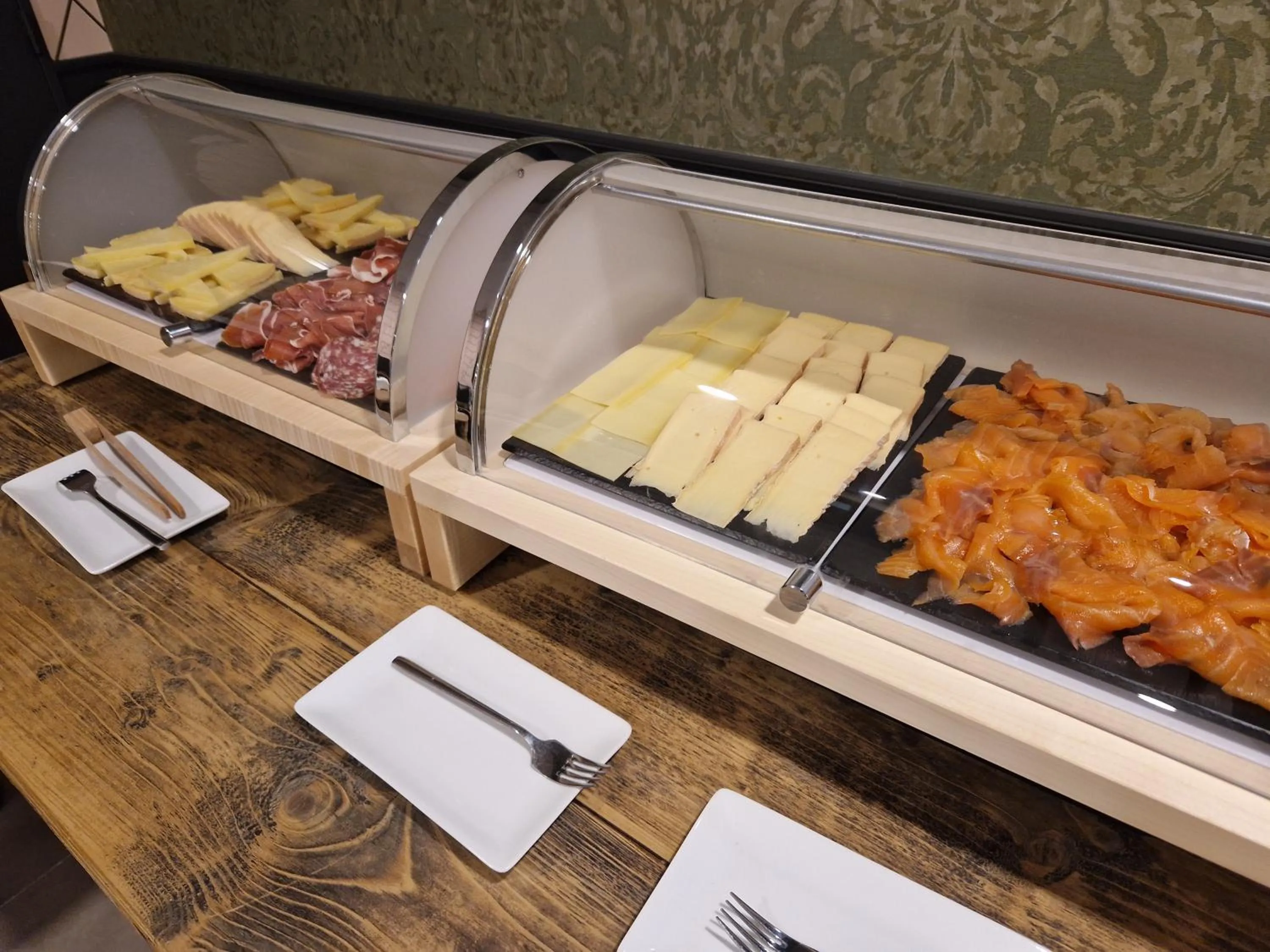 Buffet breakfast in Beelodge Hotel Blois Centre