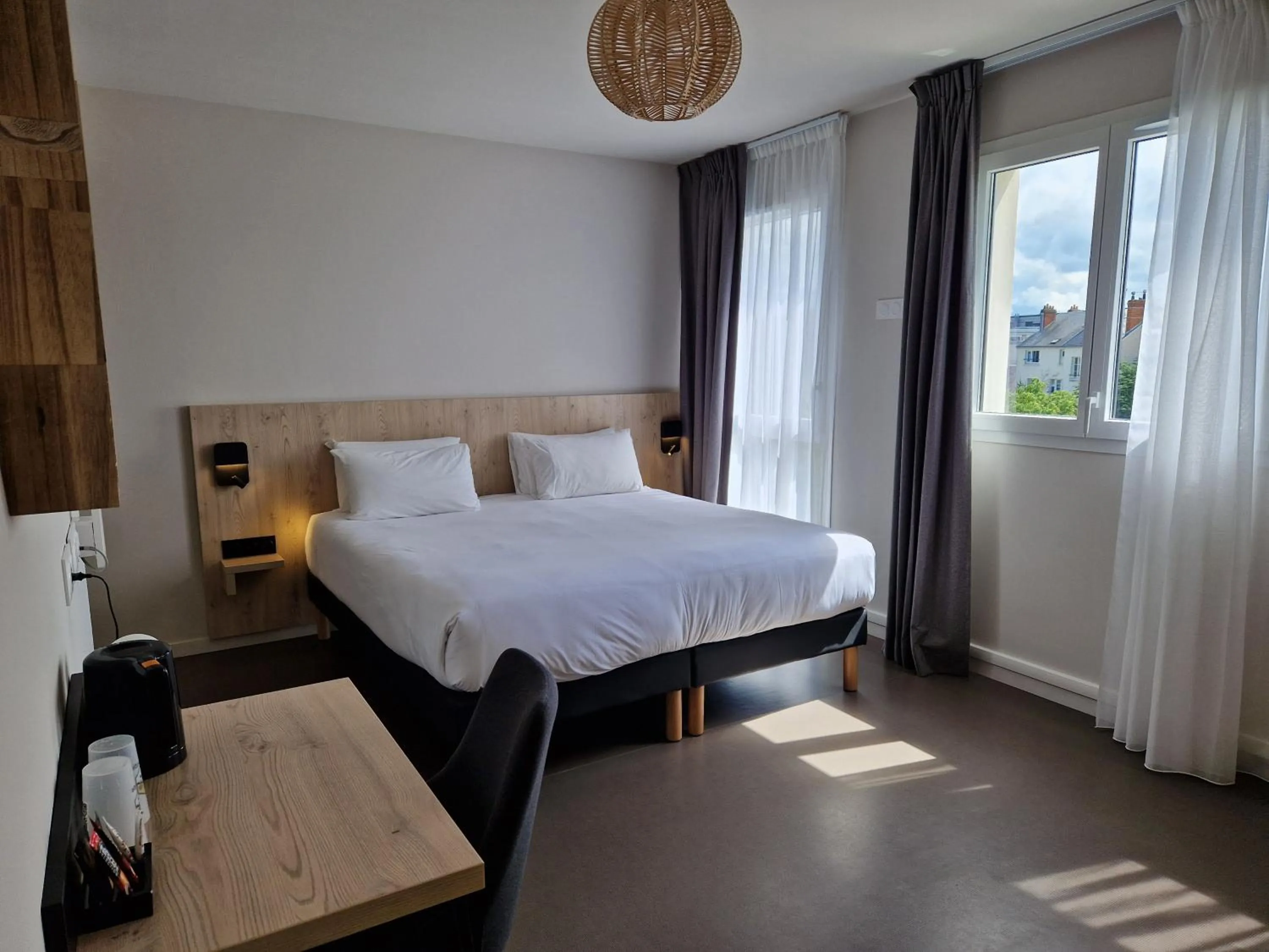 Bedroom, Bed in Beelodge Hotel Blois Centre