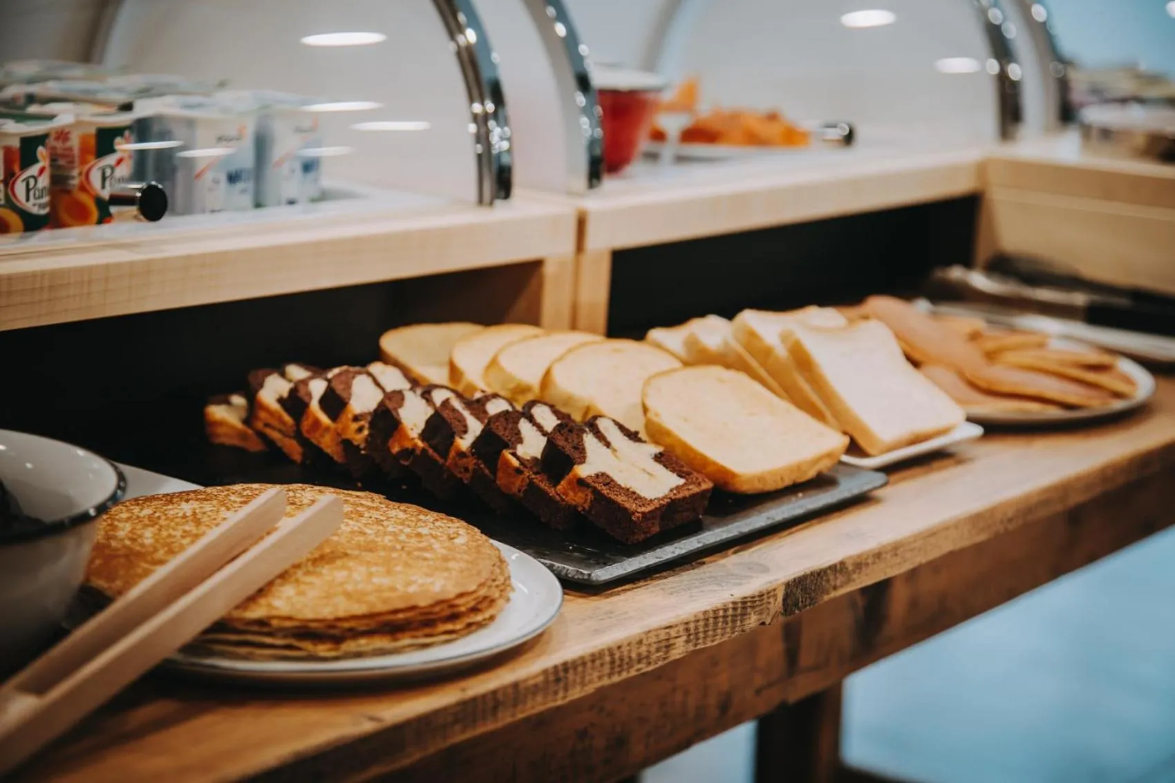 Buffet breakfast in Beelodge Hotel Blois Centre
