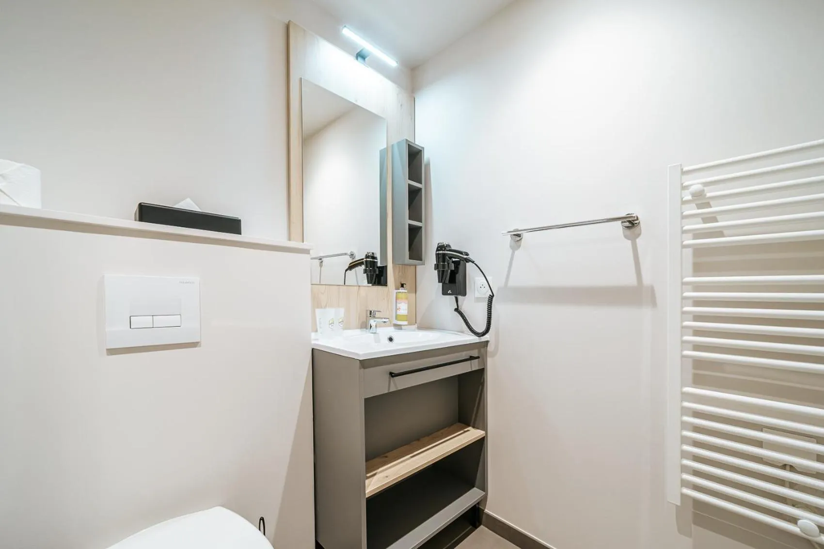 Bathroom in Beelodge Hotel Blois Centre