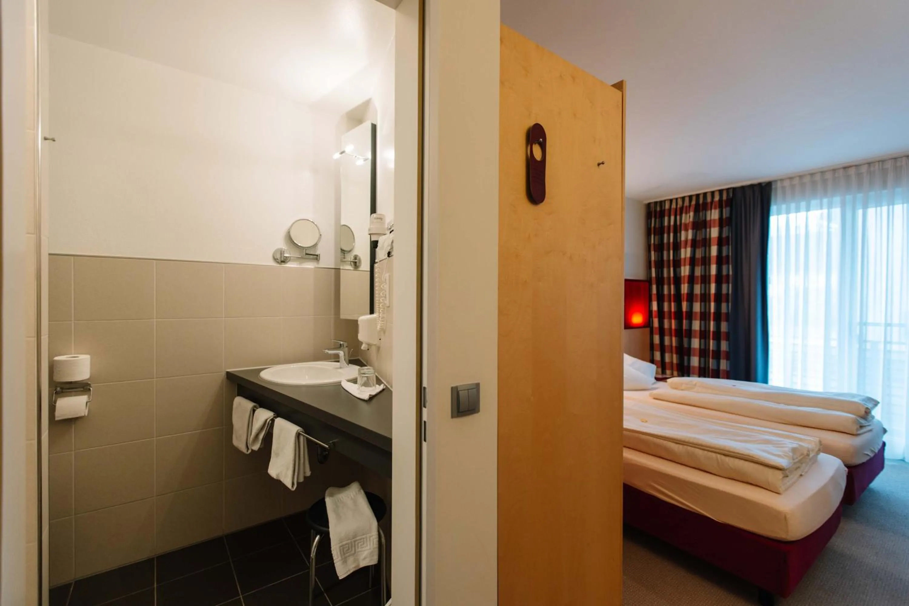 Bathroom, Bed in Landhotel Gasthof Drexler GbR