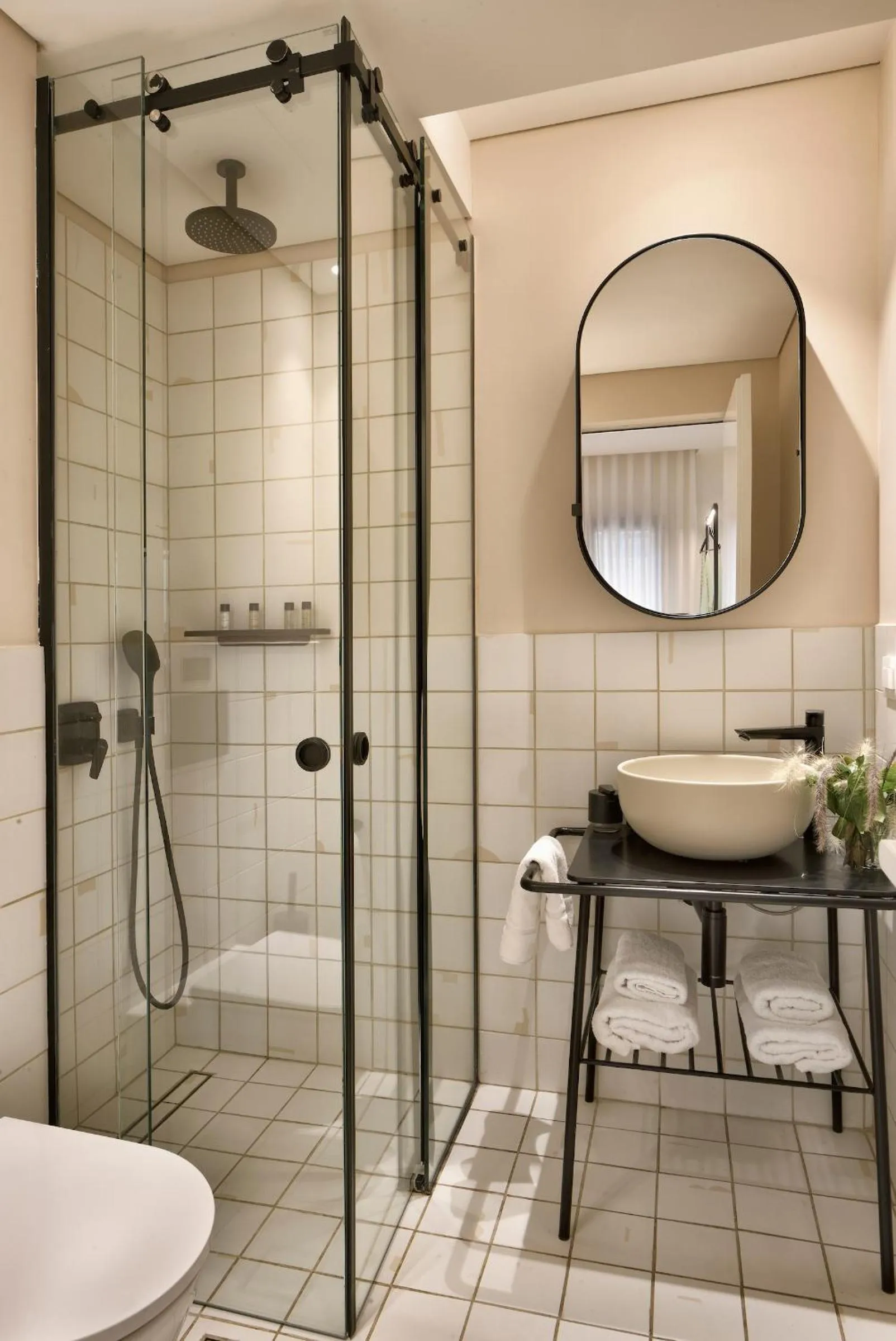 Shower in AIONION RESIDENCES by K&K