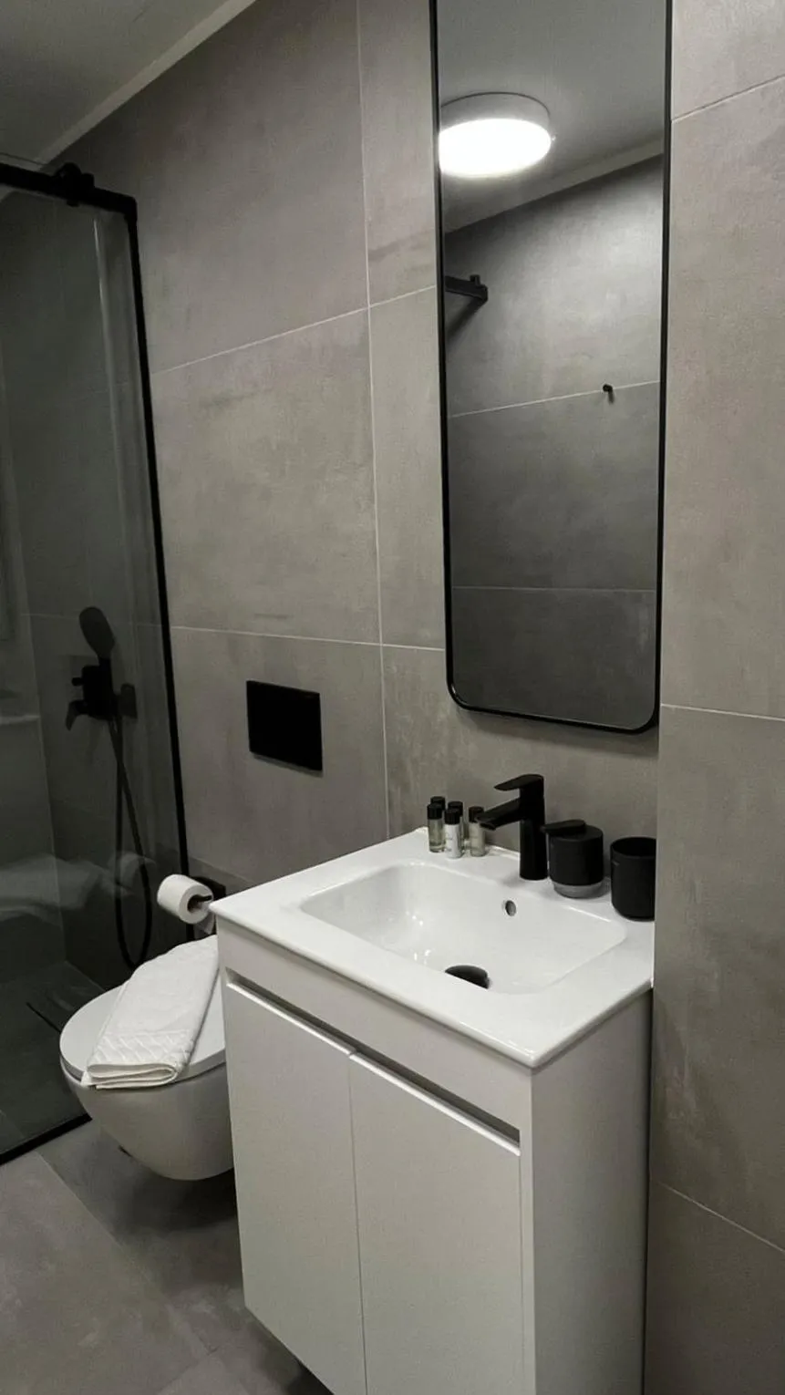 Shower in AIONION RESIDENCES by K&K