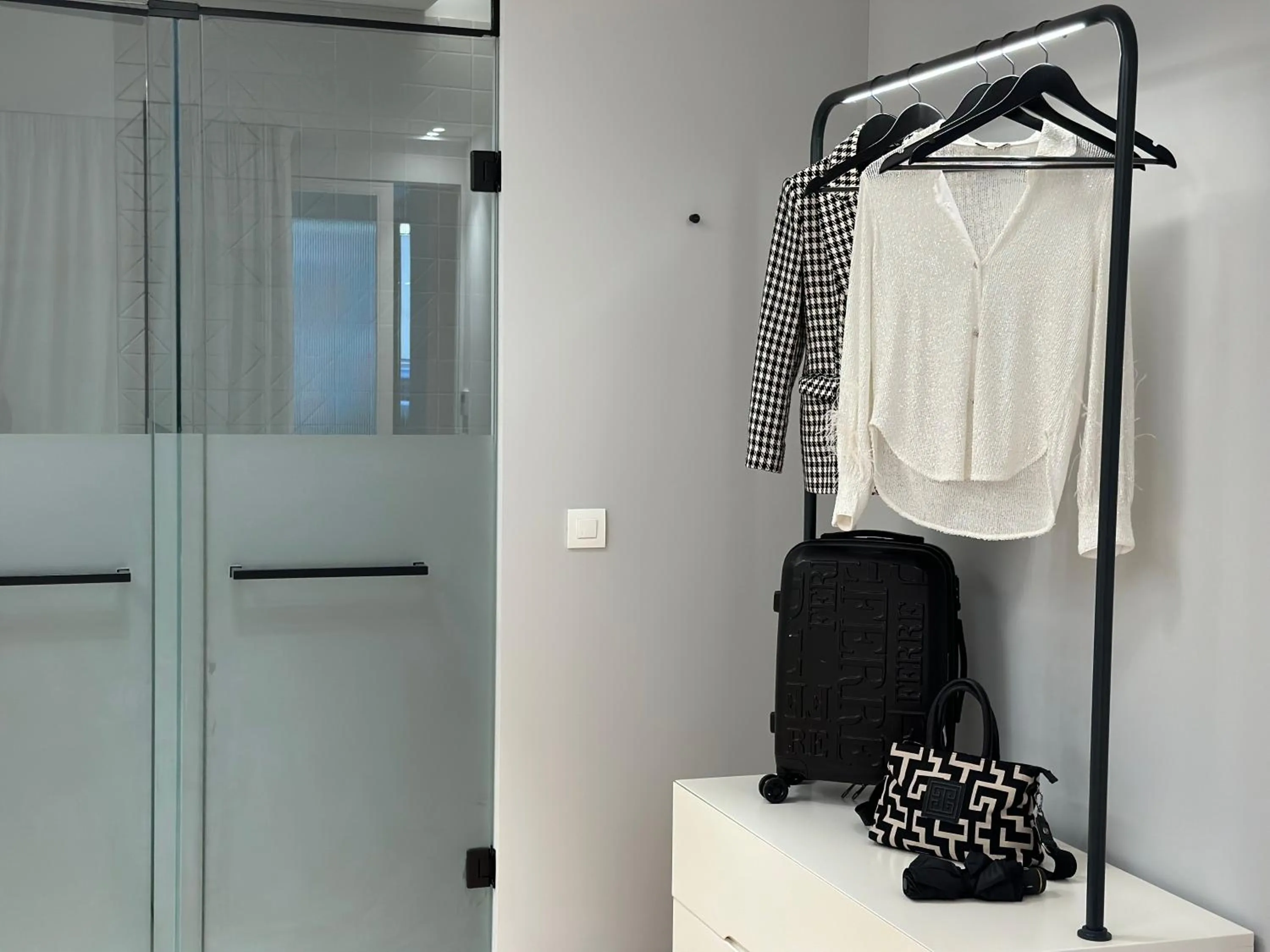 Bathroom in AIONION RESIDENCES by K&K