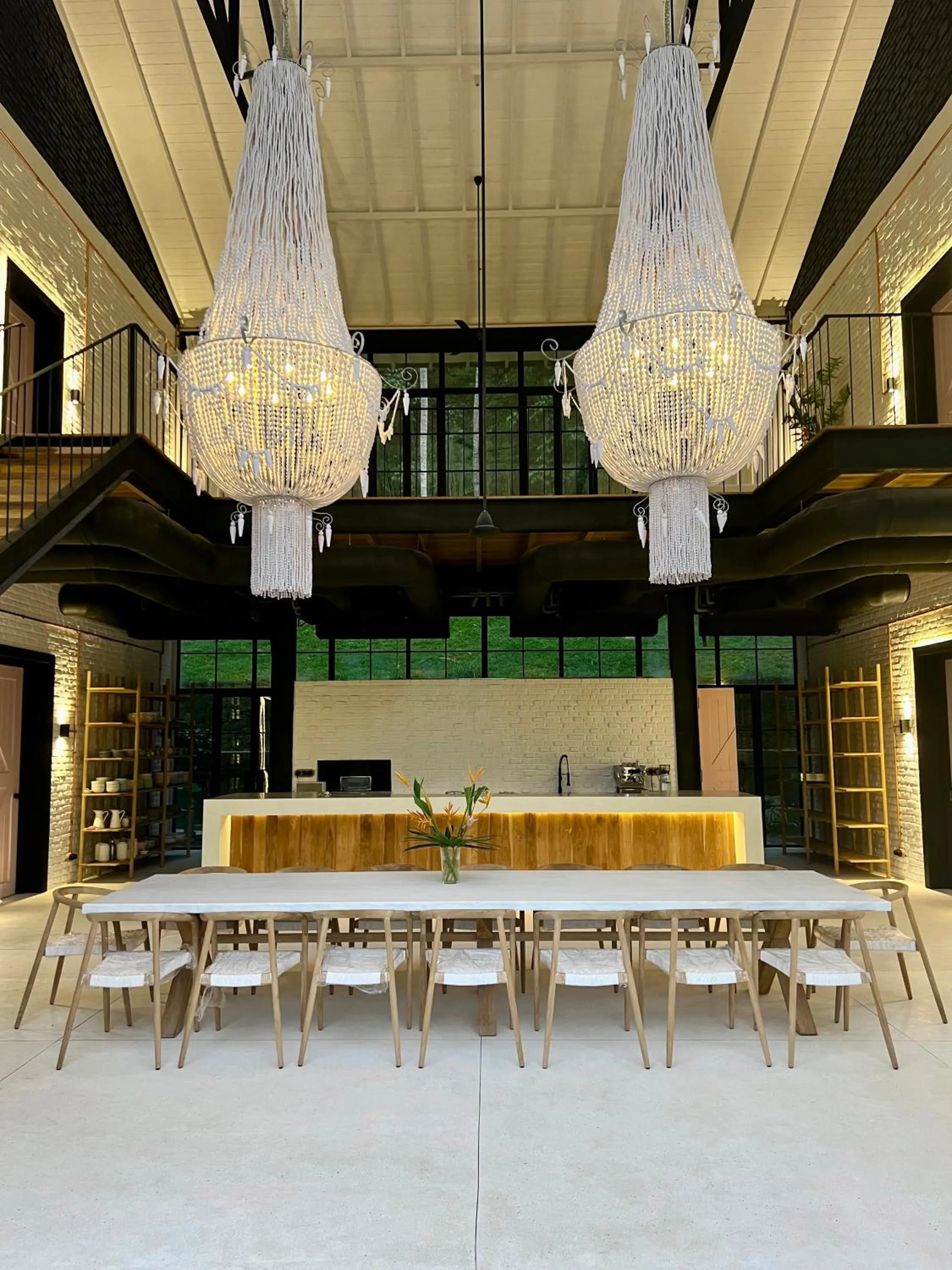 Restaurant/places to eat in Miss Ceylon