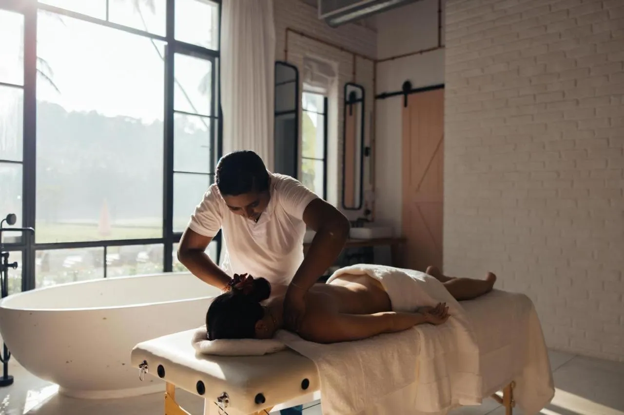 Massage in Miss Ceylon