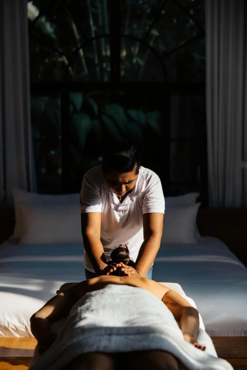 Massage in Miss Ceylon