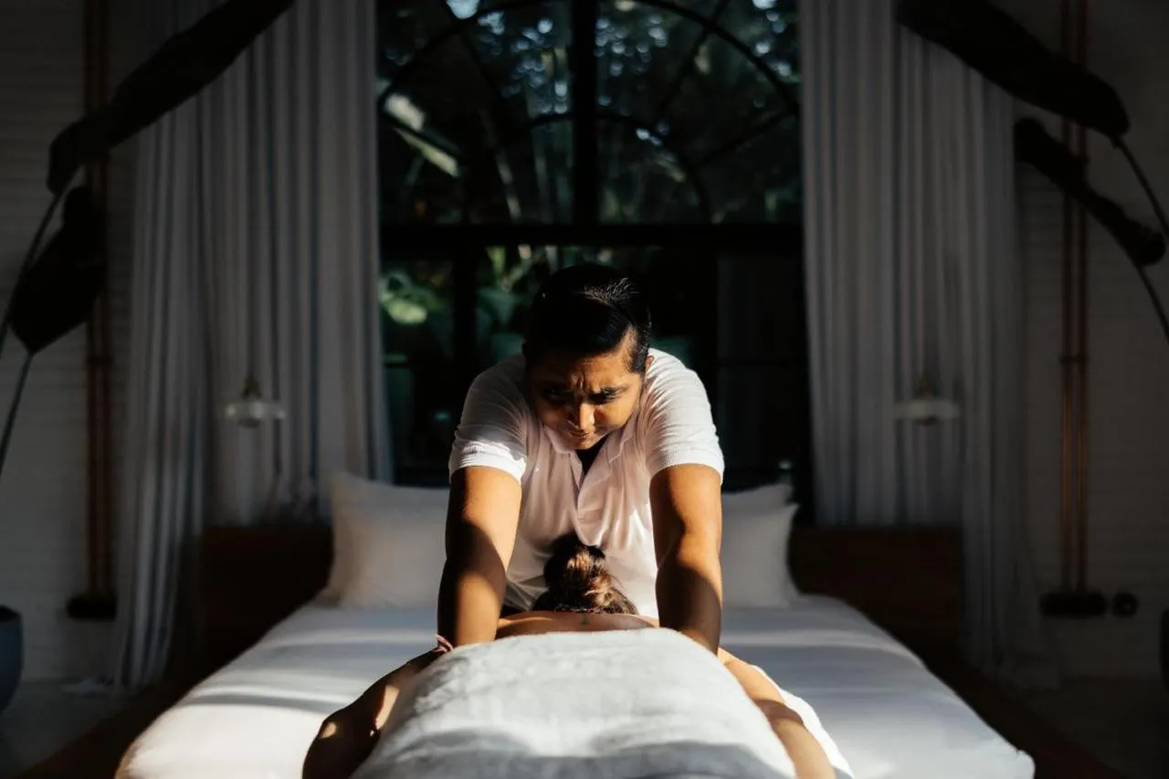 Massage in Miss Ceylon