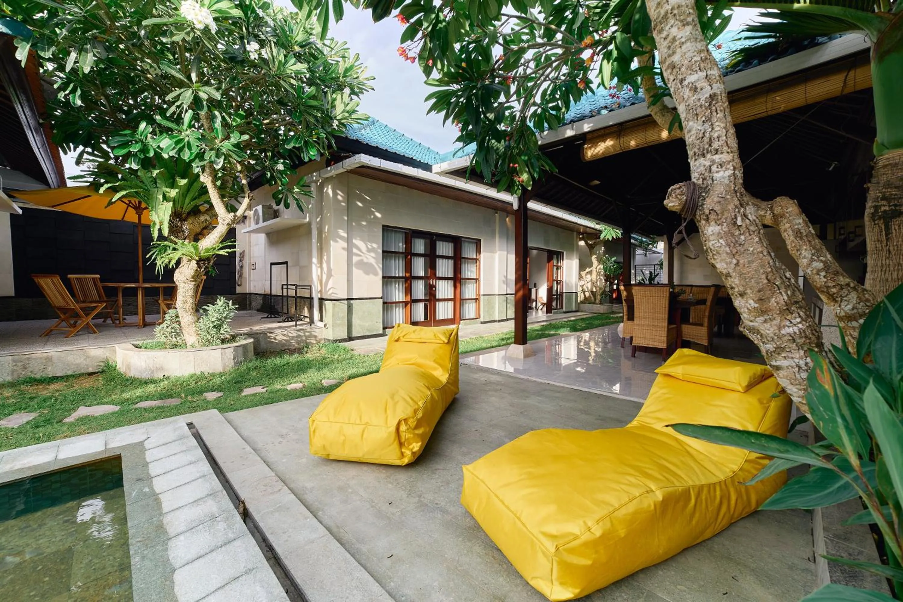 Patio in Cantik ArtVilla for big company by ArthouseBali