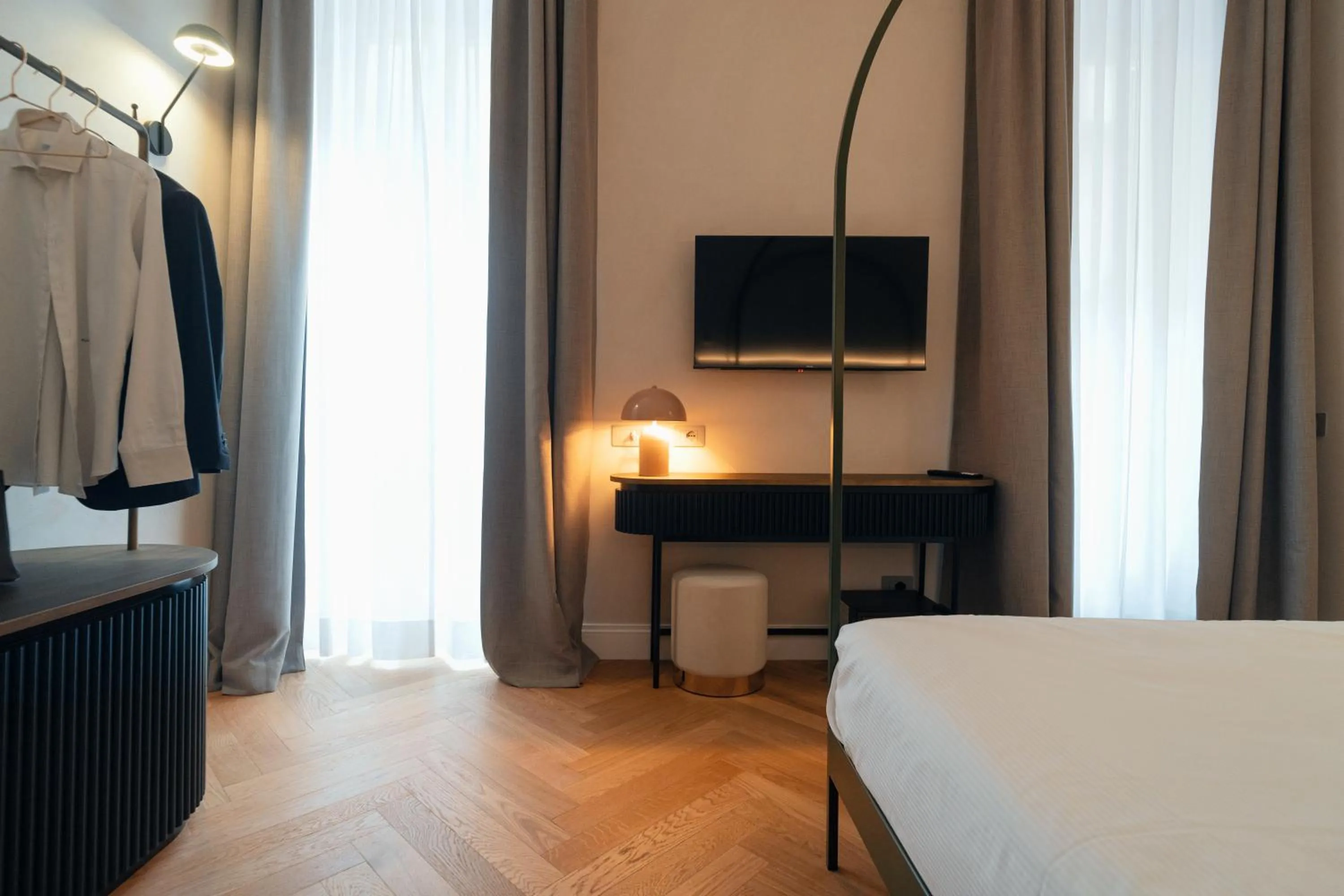 Photo of the whole room, Bed in The Flow - Via Del Corso