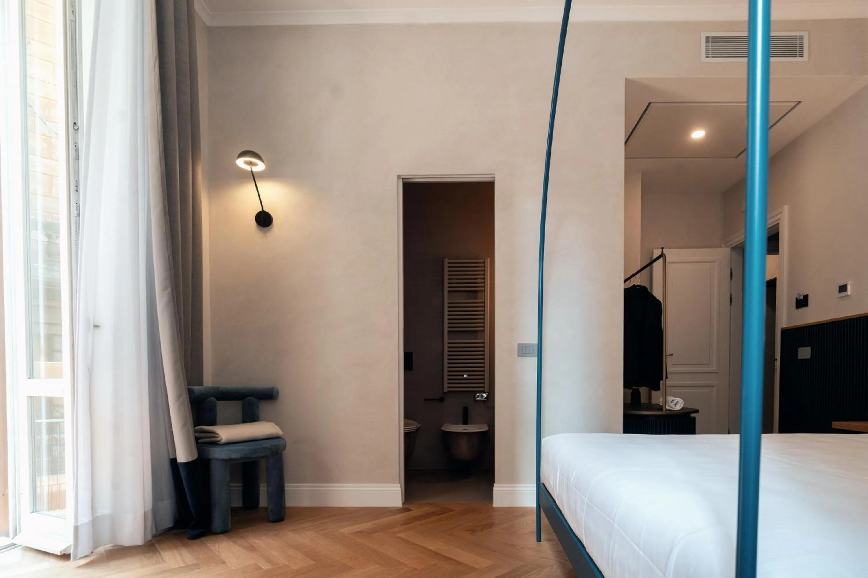 Photo of the whole room, Bed in The Flow - Via Del Corso