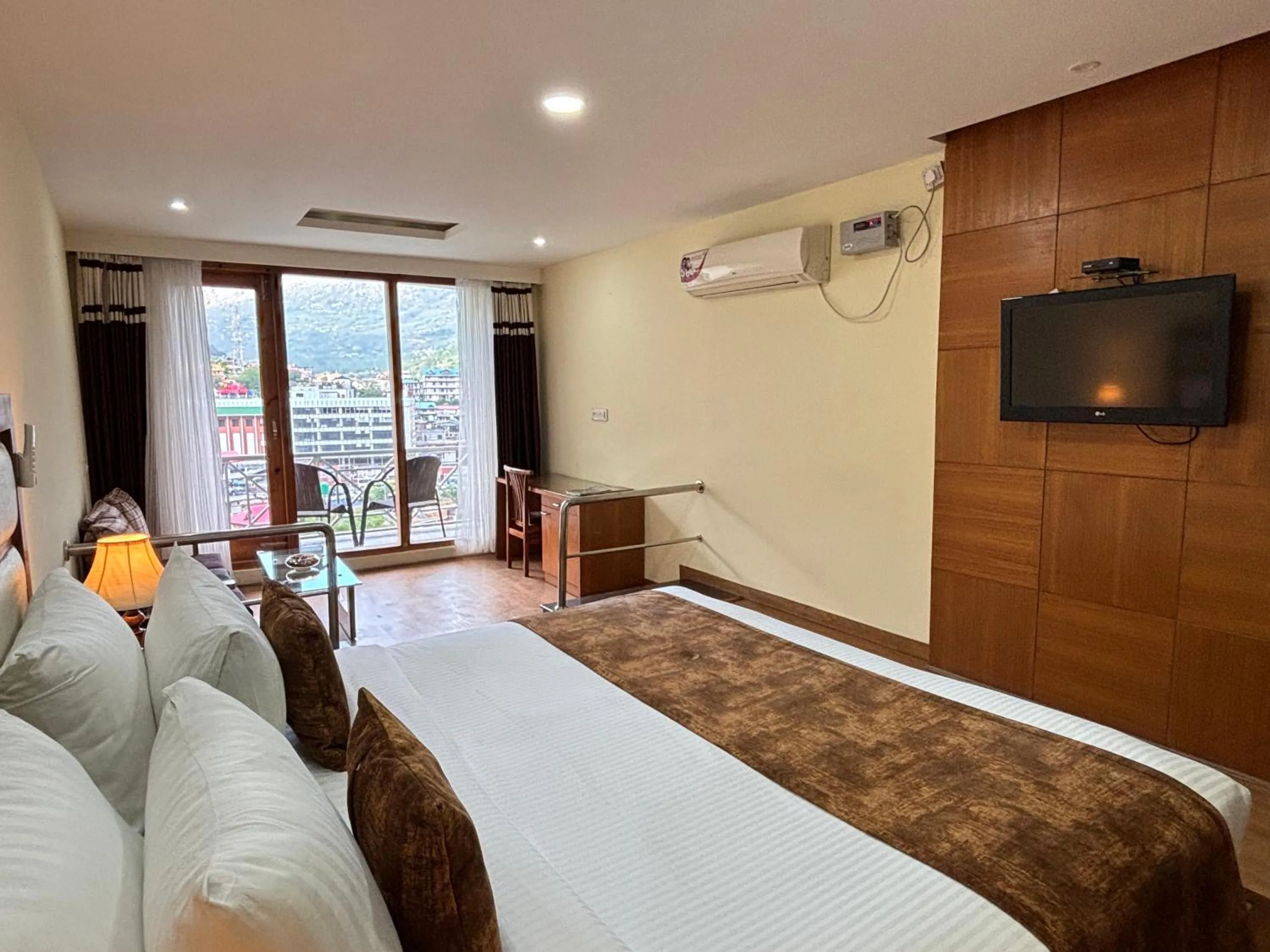 Bedroom, Bed in Shobla Royale