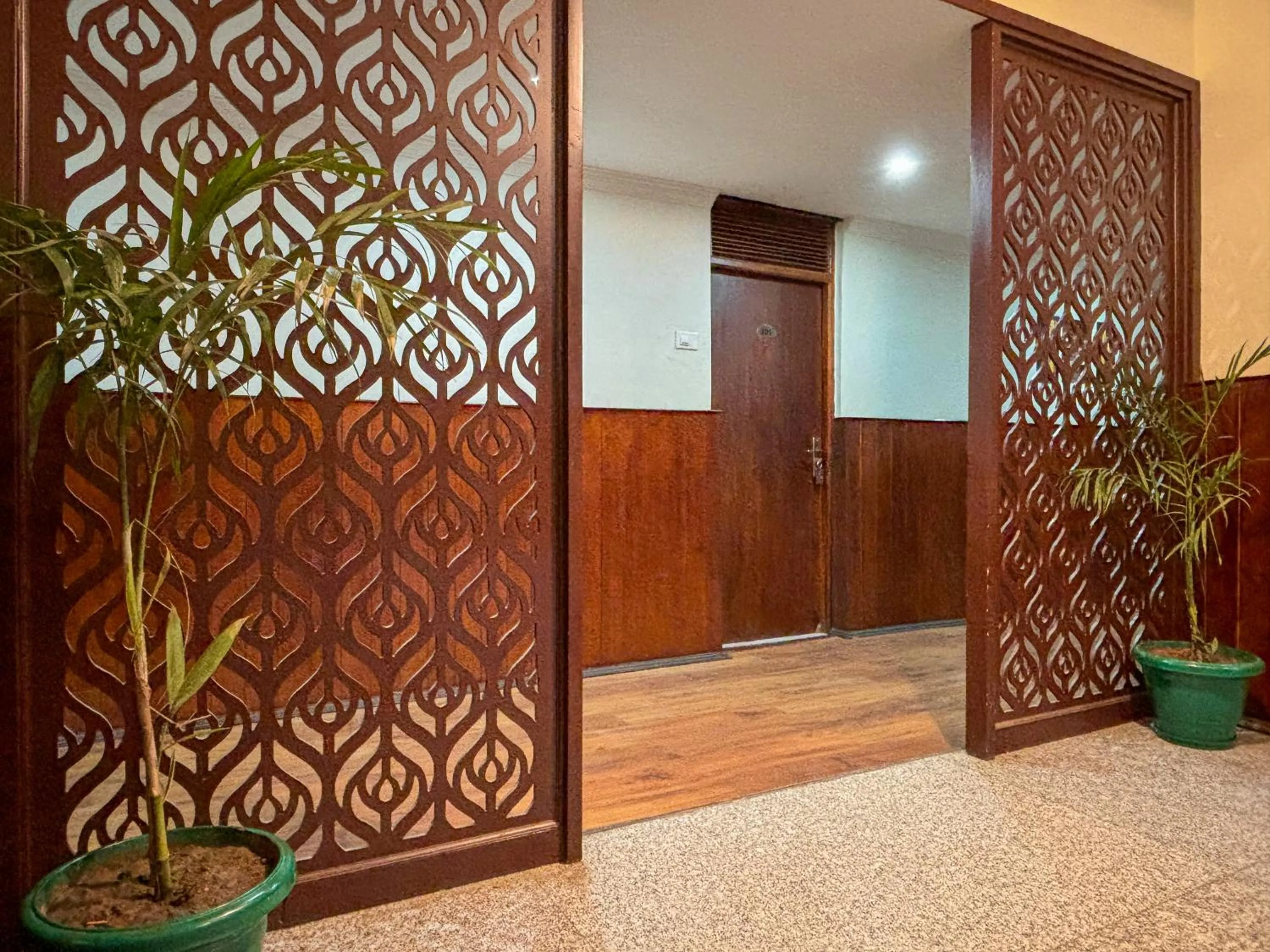 elevator in Shobla Royale